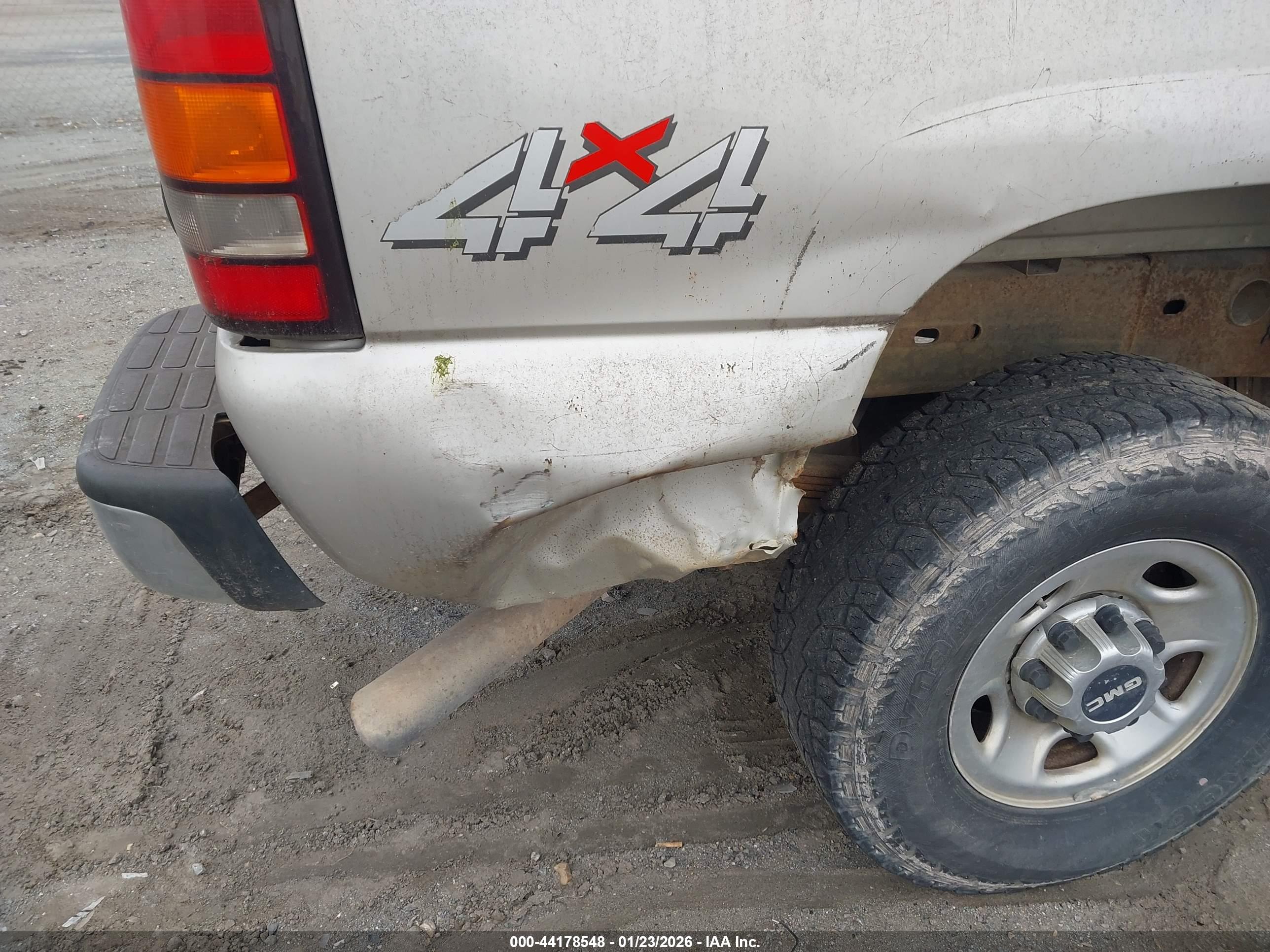 GMC SIERRA image 6