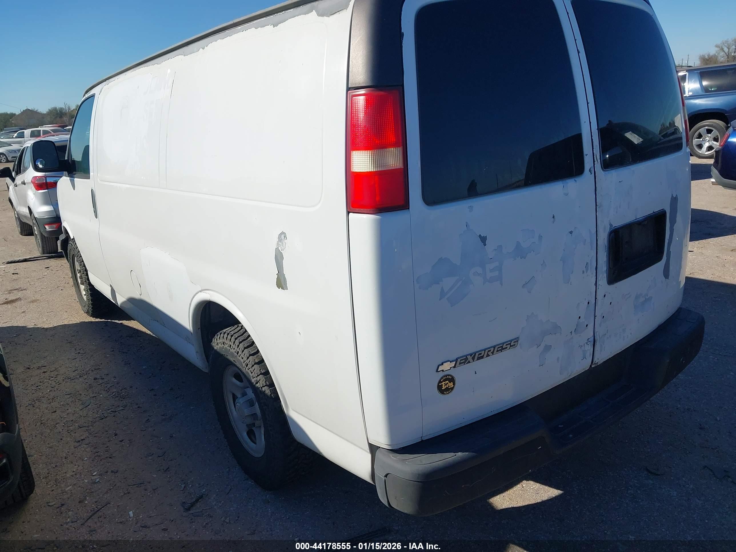CHEVROLET EXPRESS image 3