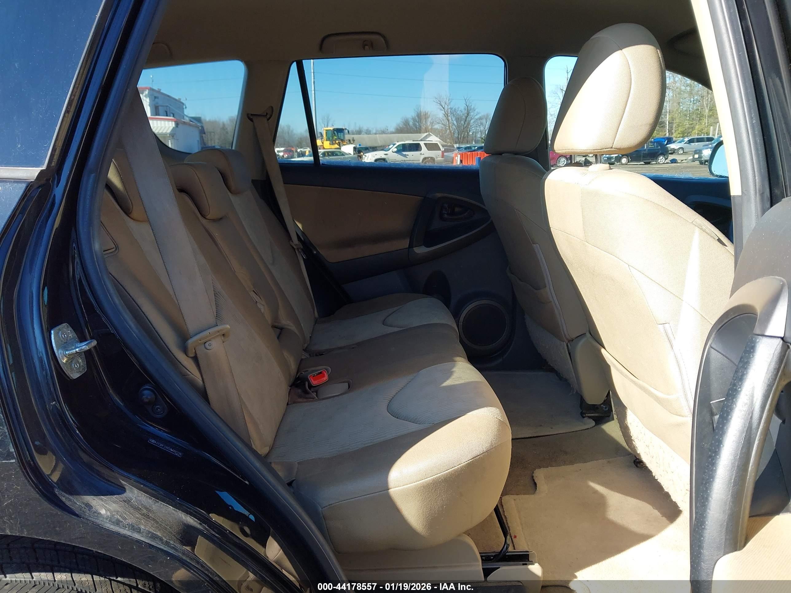 TOYOTA RAV4 image 8