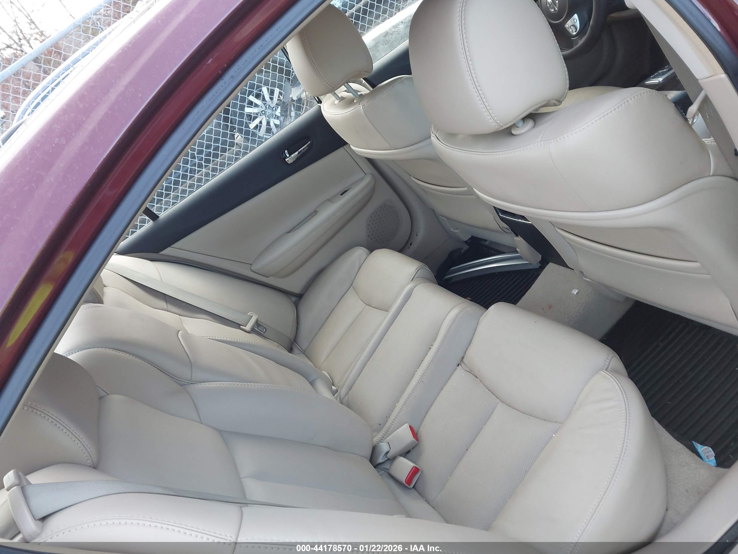 NISSAN MAXIMA image 8