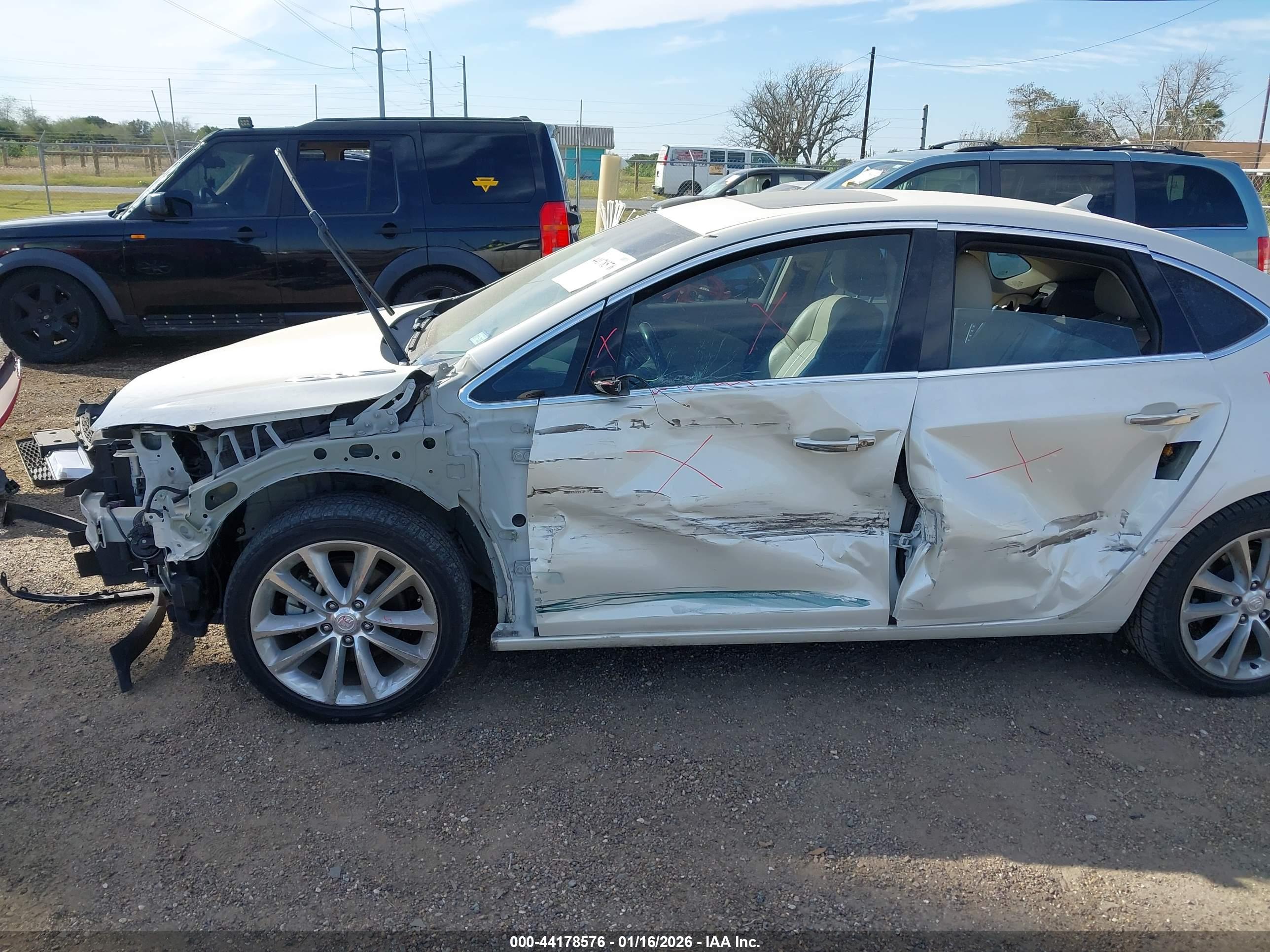 BUICK VERANO image 6