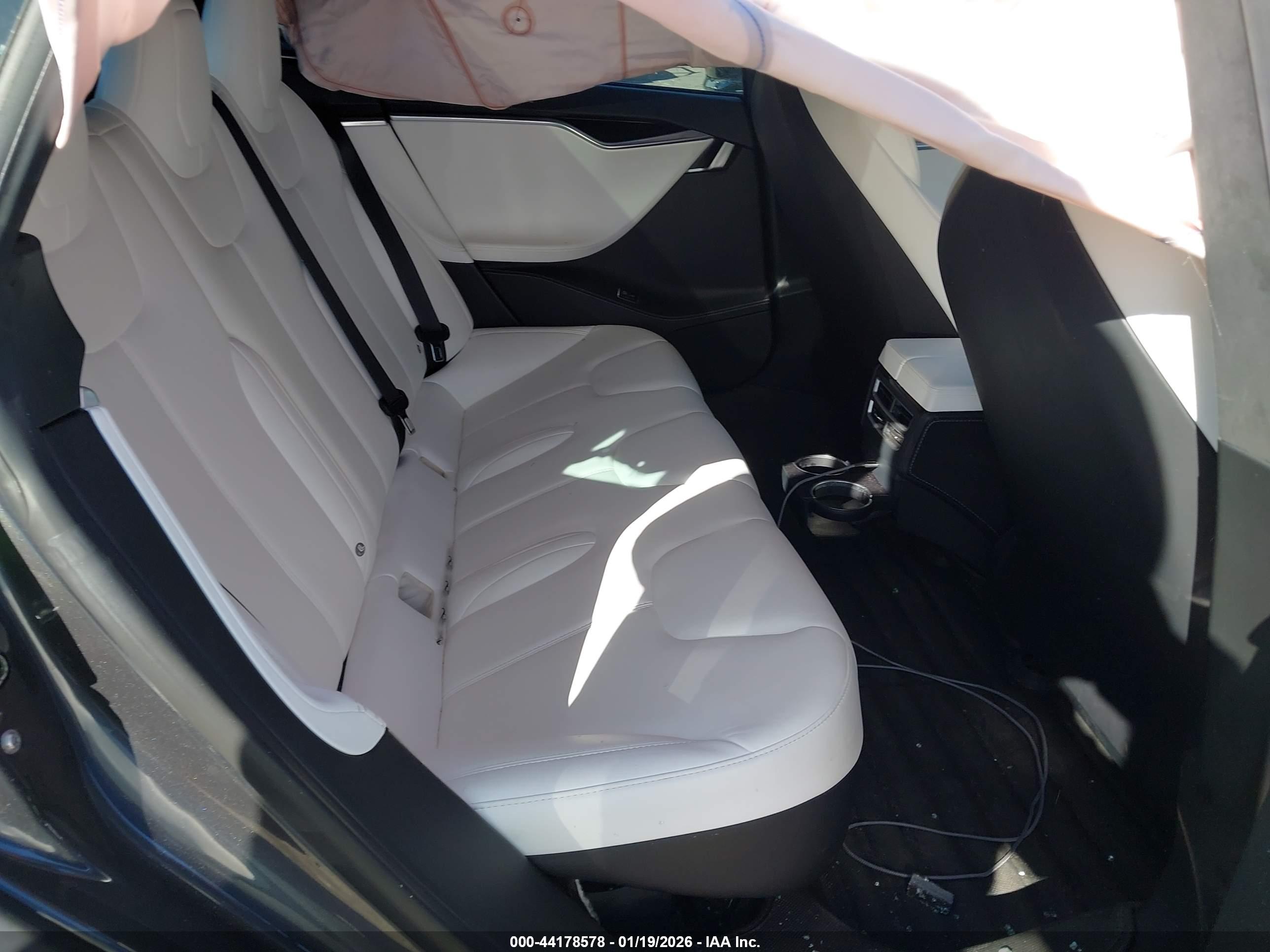 TESLA MODEL image 8