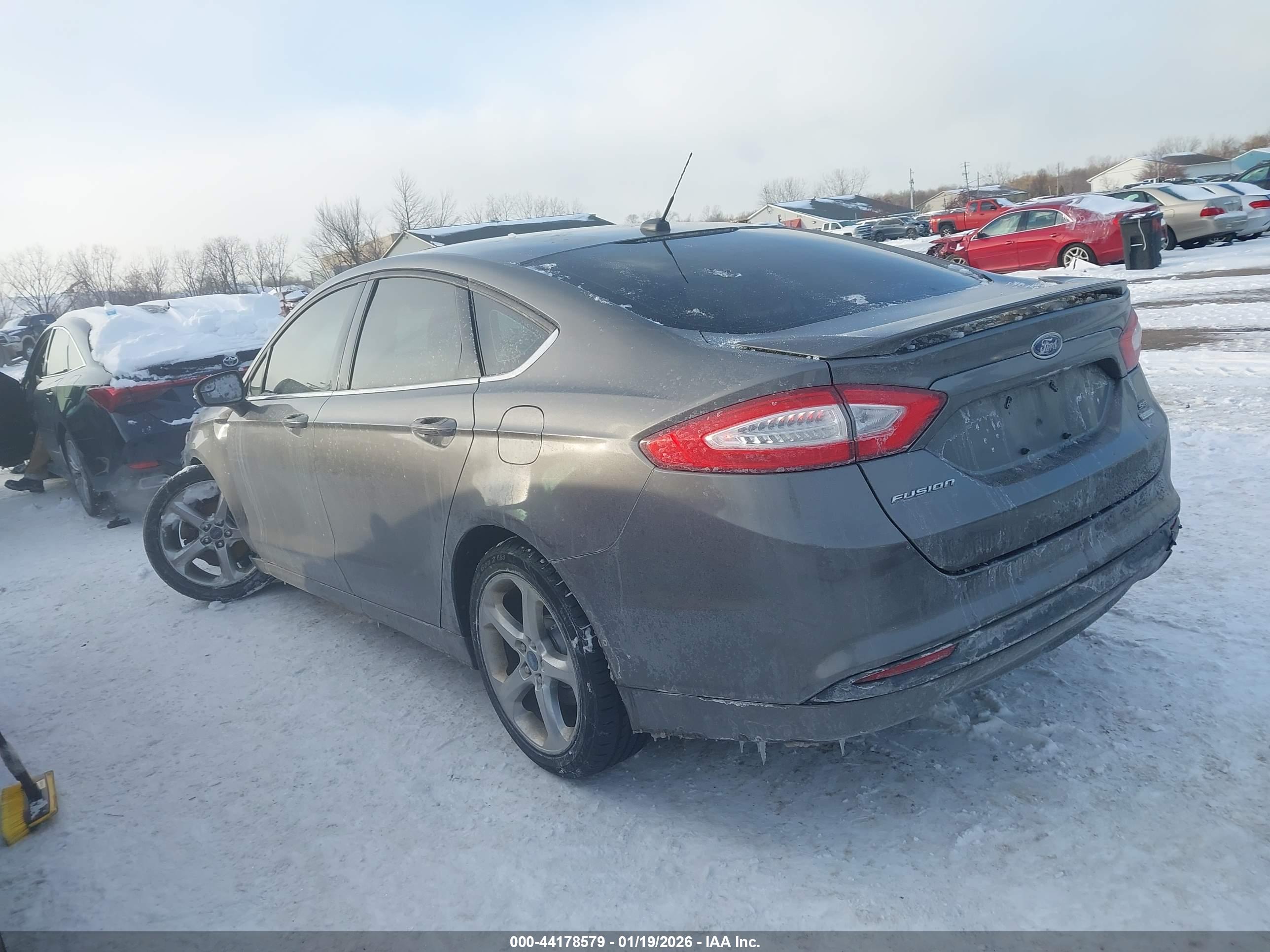 FORD FUSION image 3