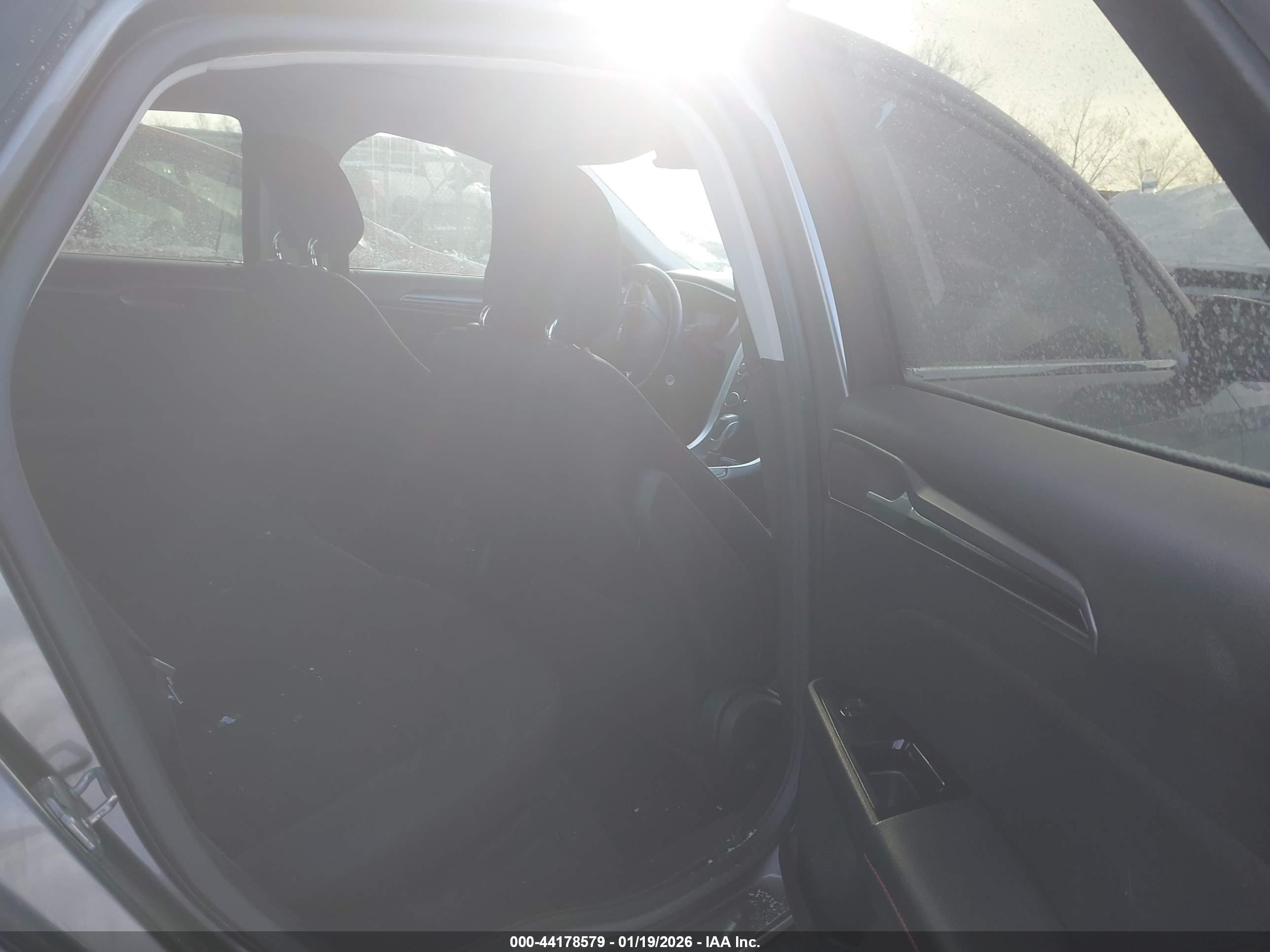 FORD FUSION image 8