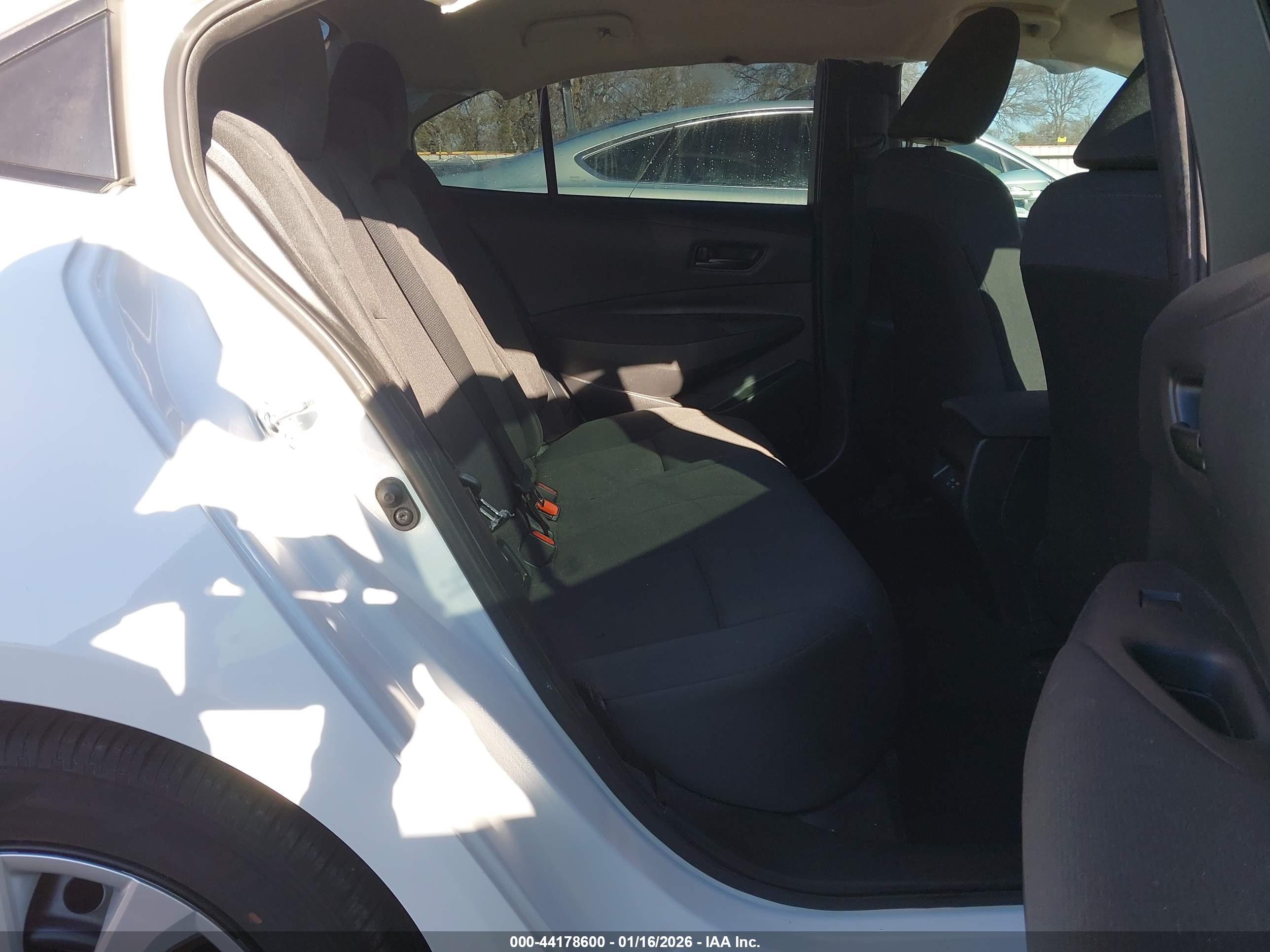 TOYOTA COROLLA image 8
