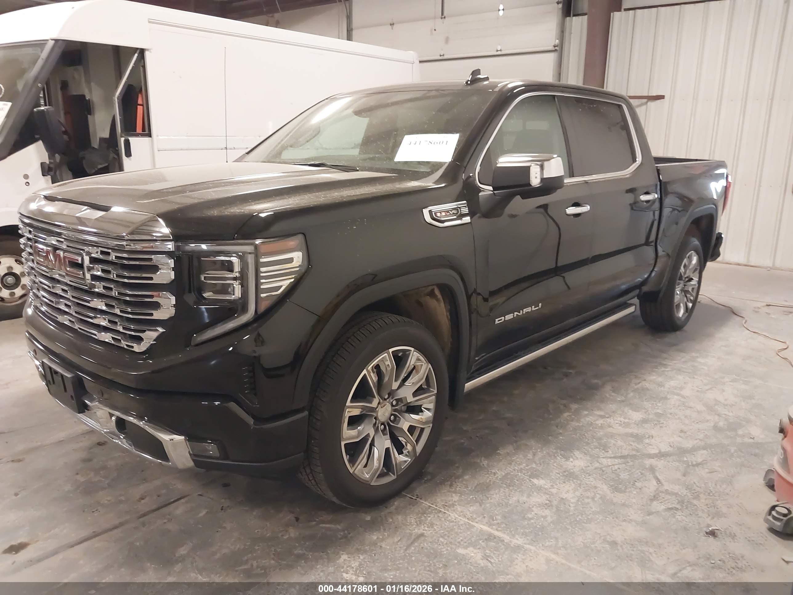 GMC SIERRA image 2