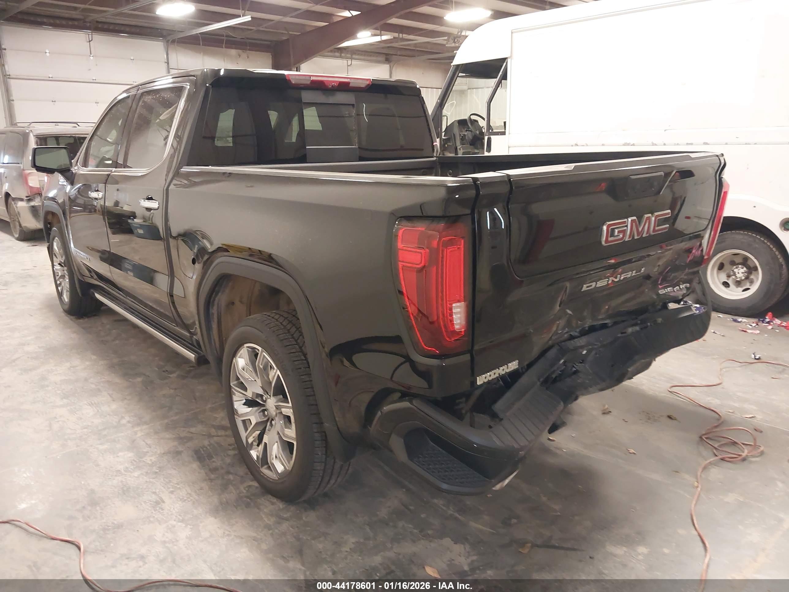GMC SIERRA image 3