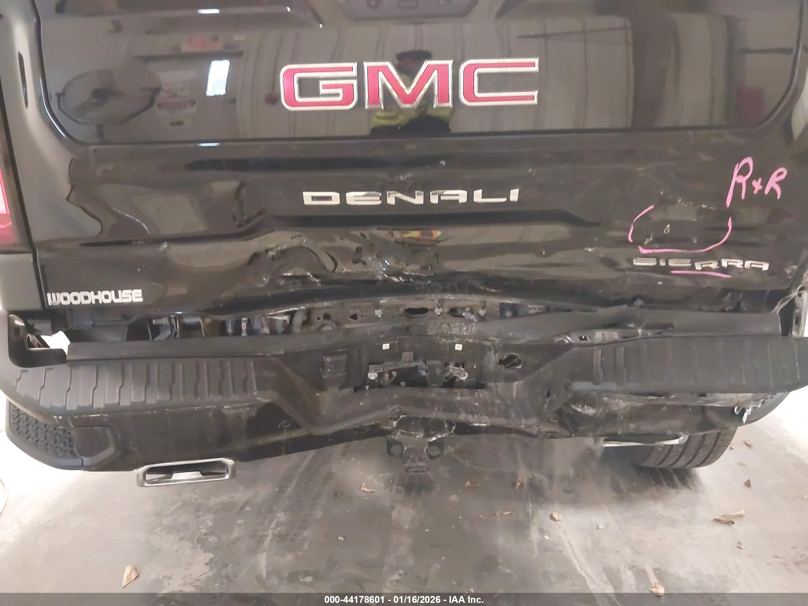 GMC SIERRA image 6