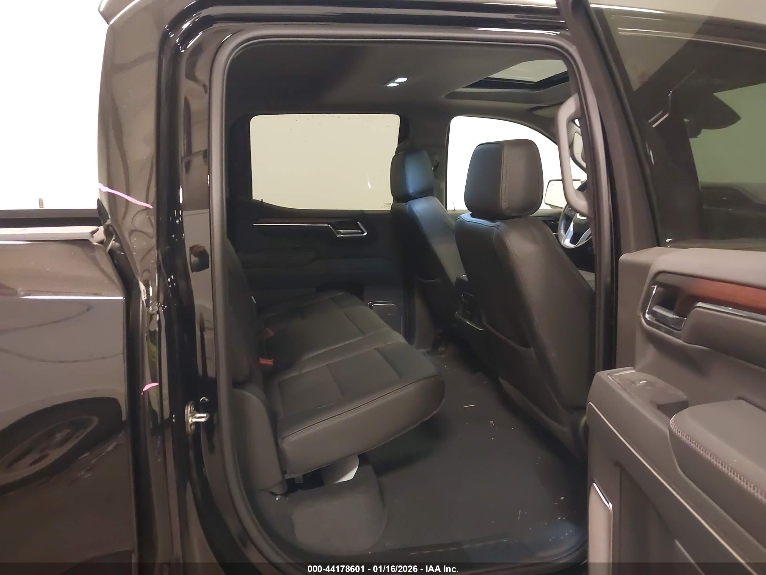 GMC SIERRA image 8