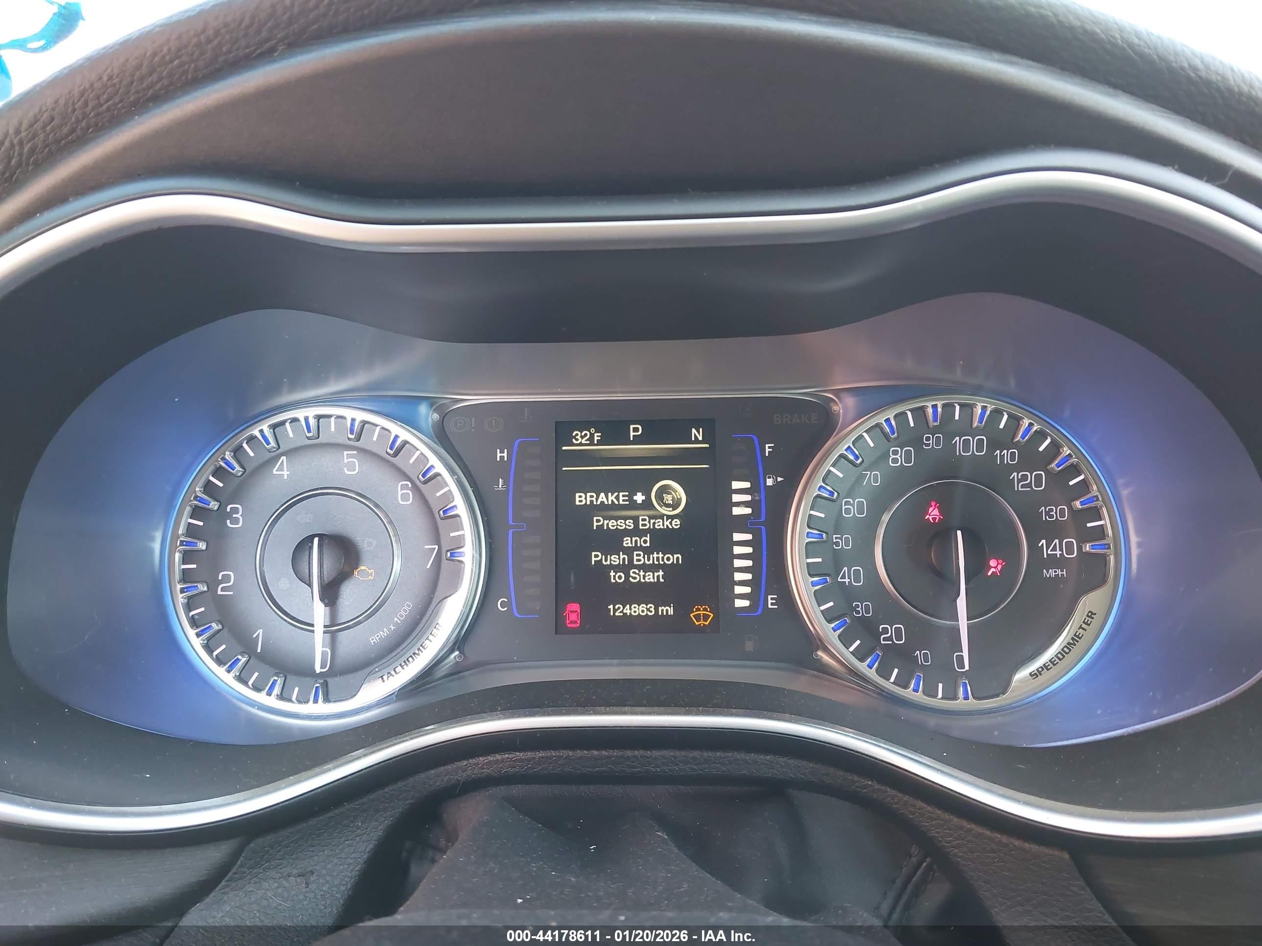 CHRYSLER 200 image 7