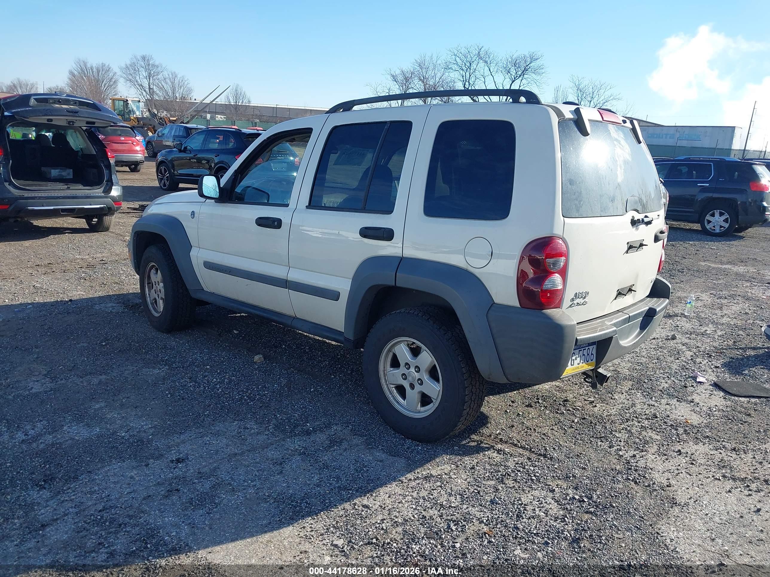JEEP LIBERTY image 3