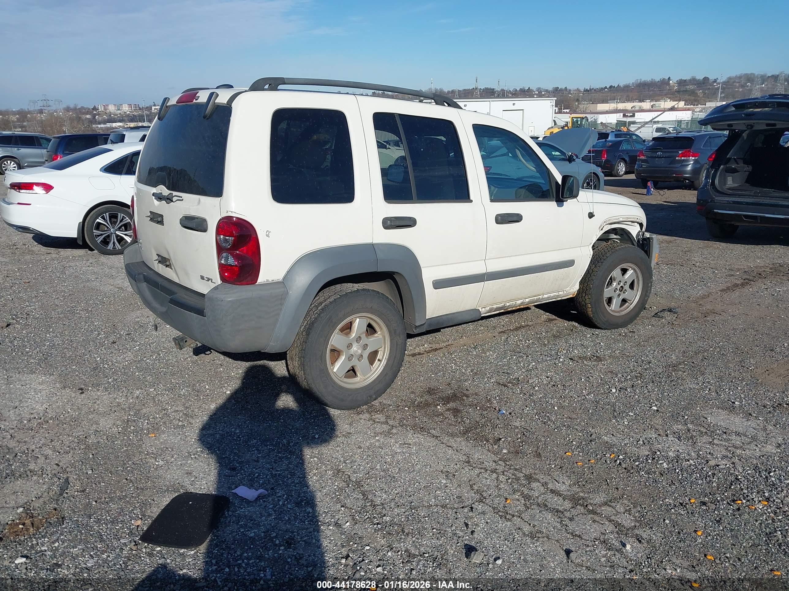 JEEP LIBERTY image 4