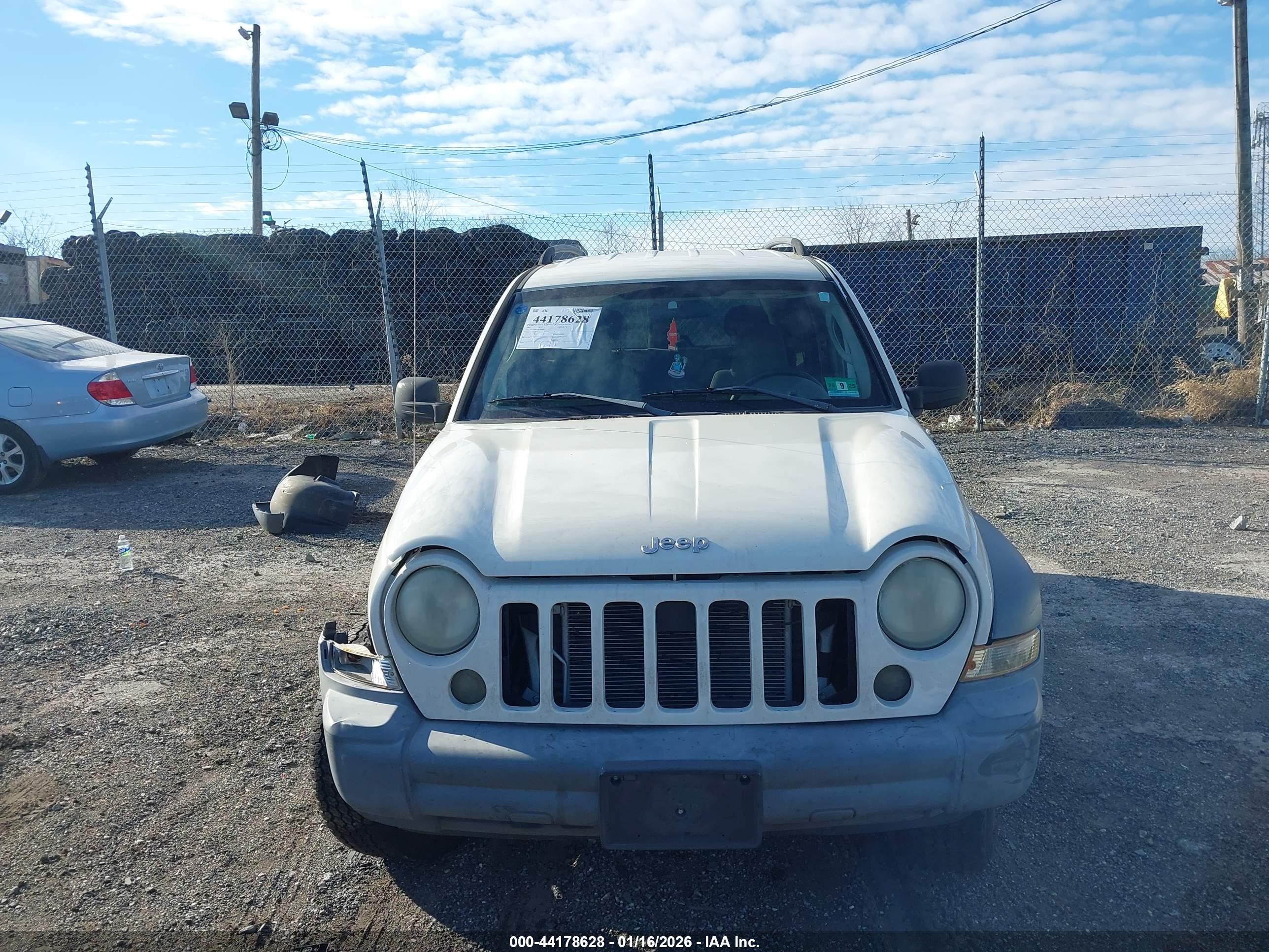 JEEP LIBERTY image 6