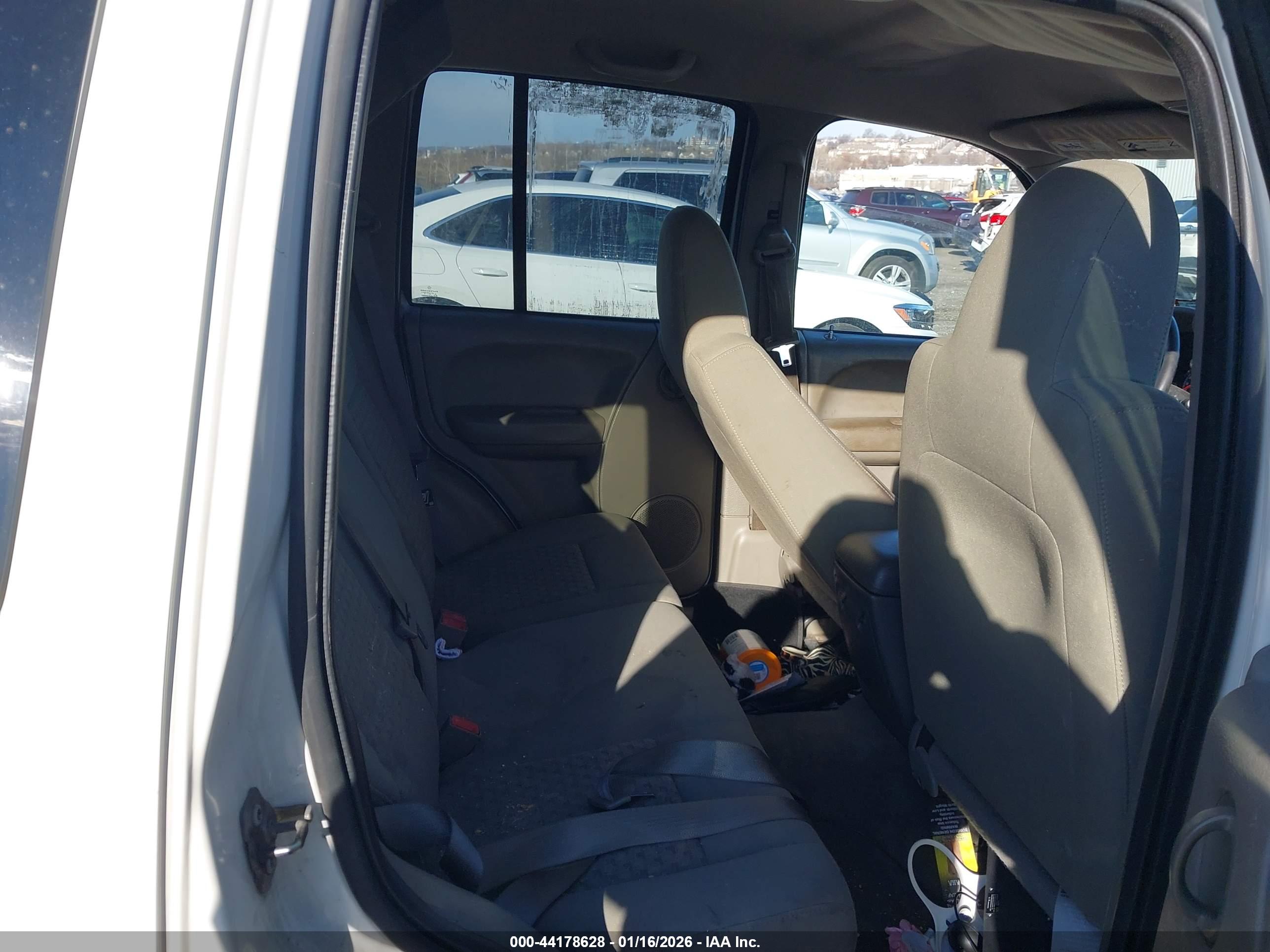 JEEP LIBERTY image 8