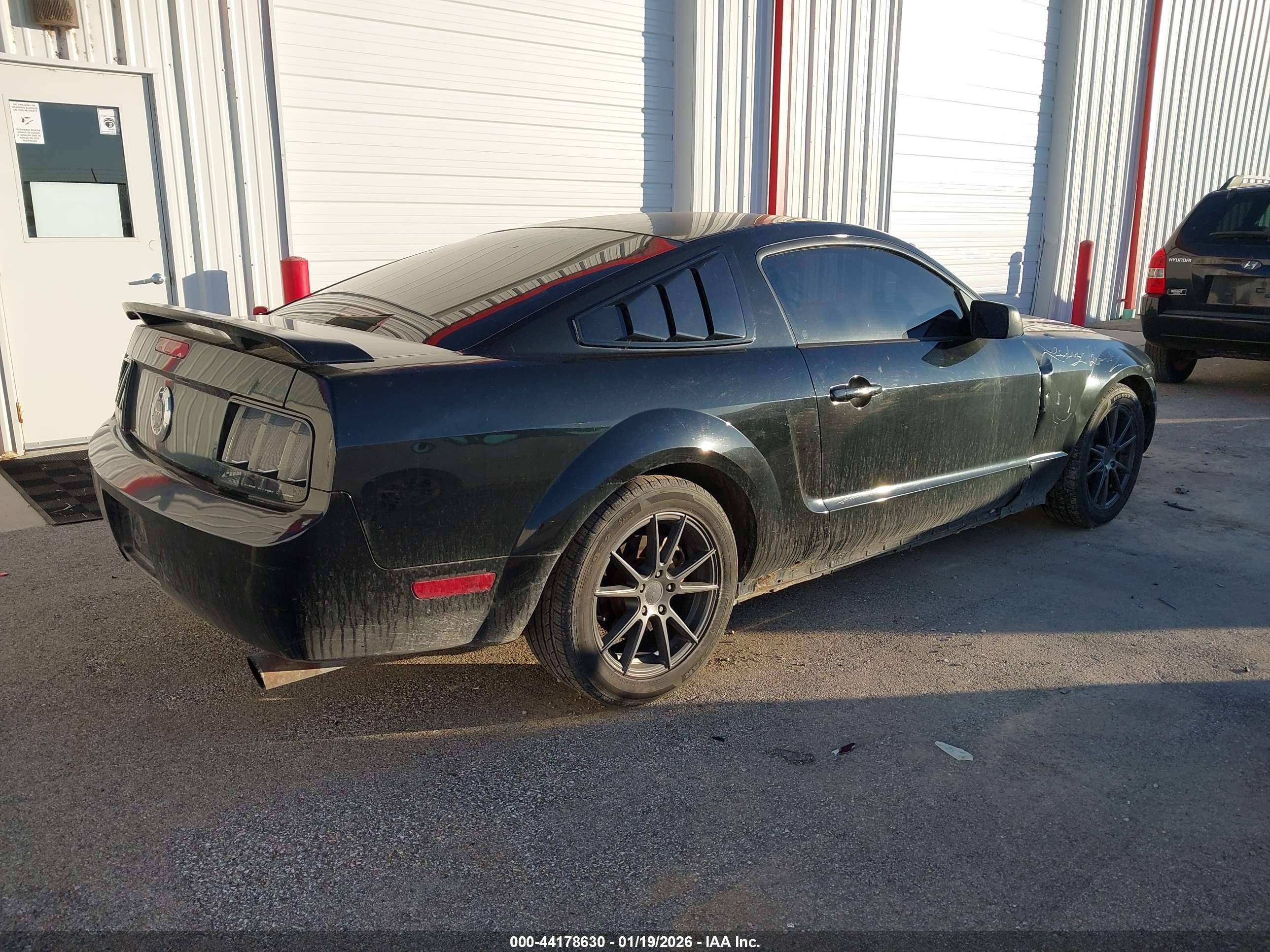 FORD MUSTANG image 4