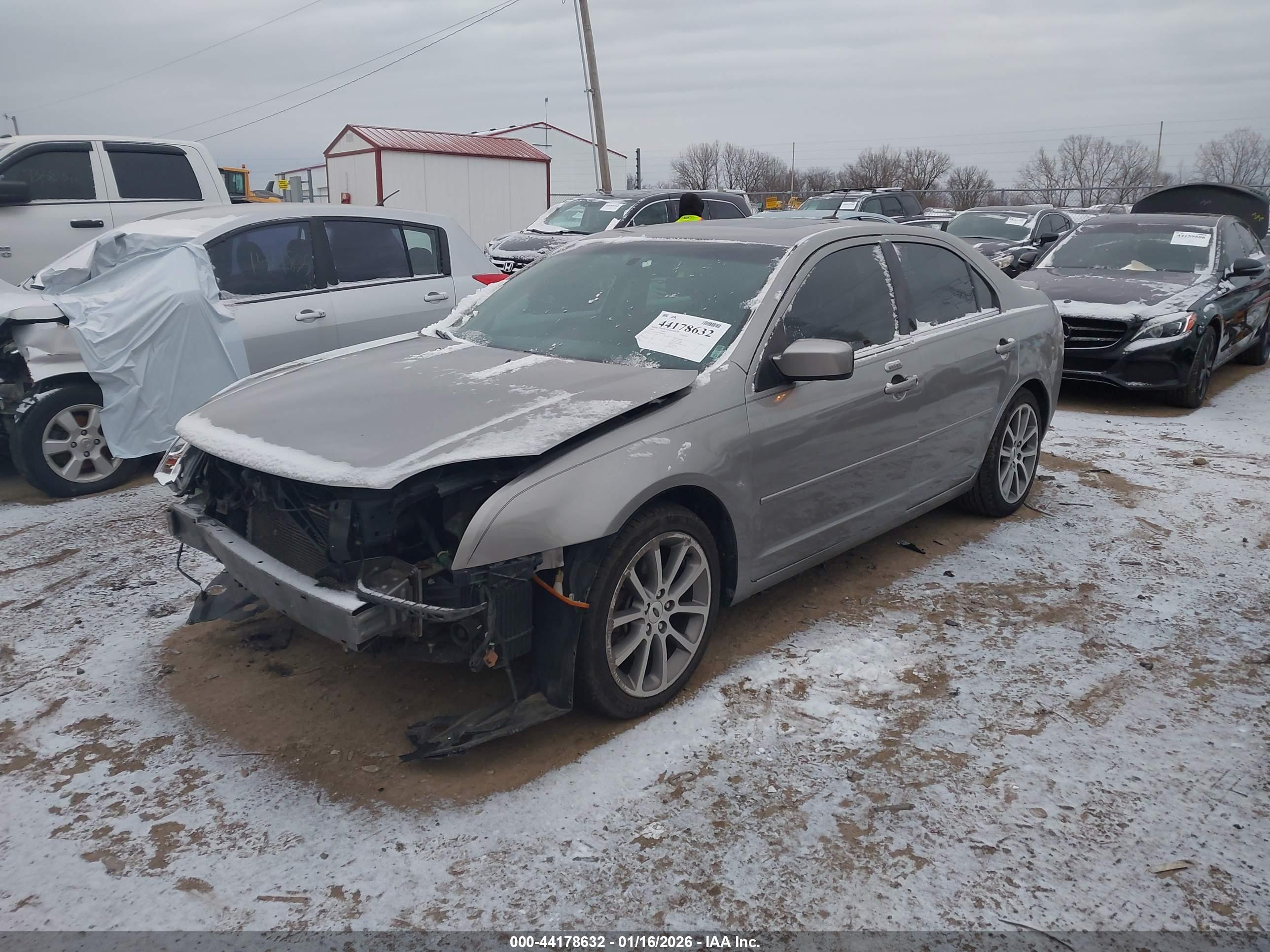 FORD FUSION image 2