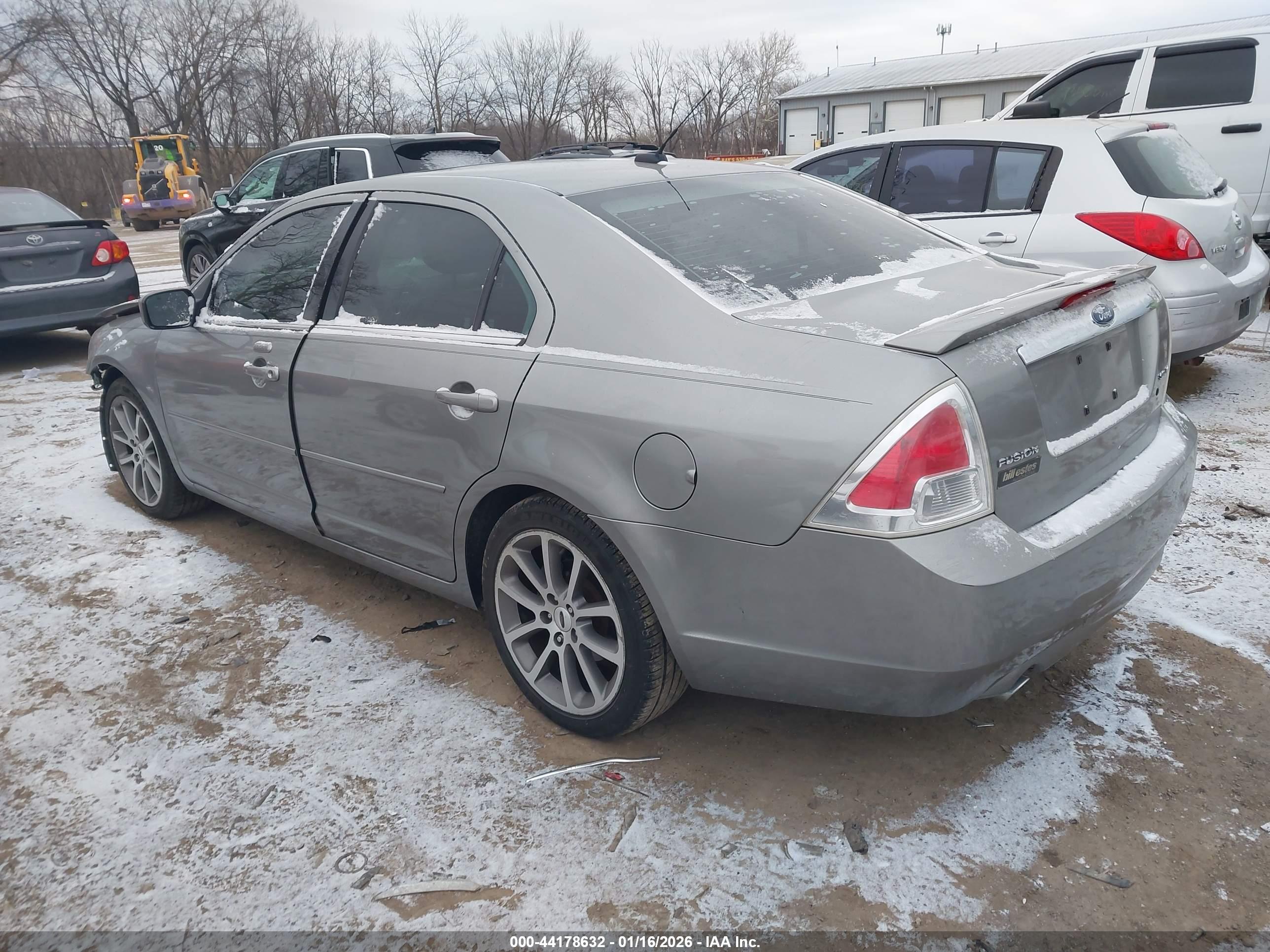 FORD FUSION image 3