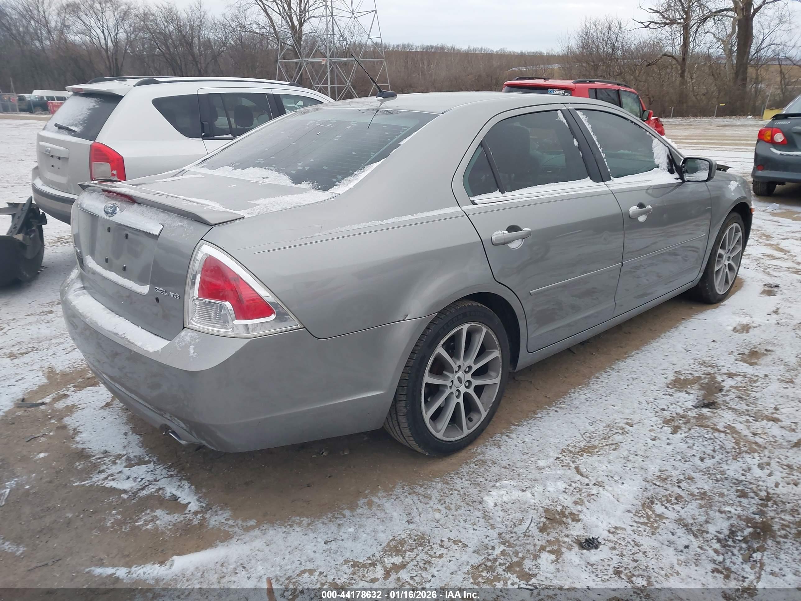FORD FUSION image 4