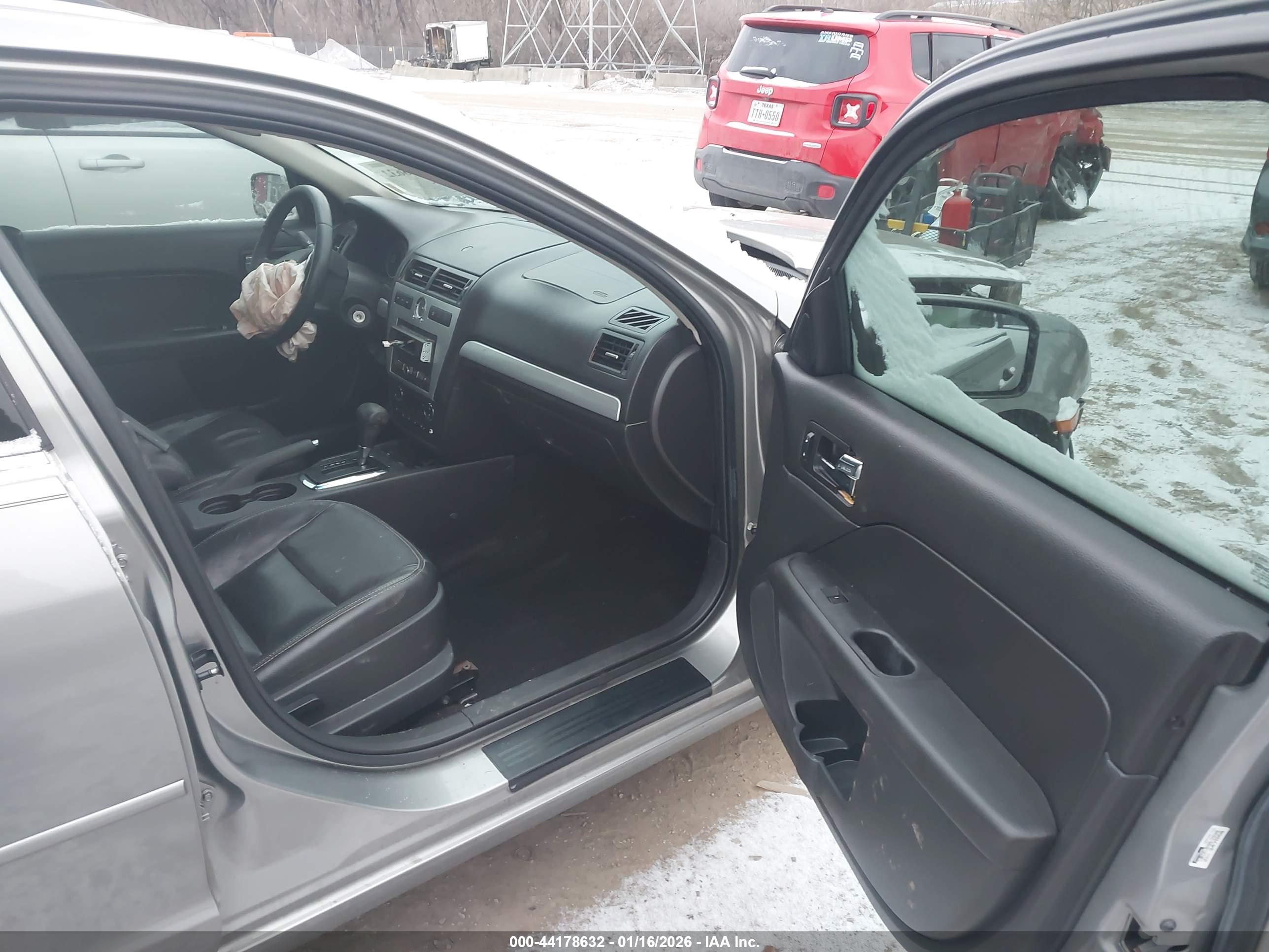 FORD FUSION image 5