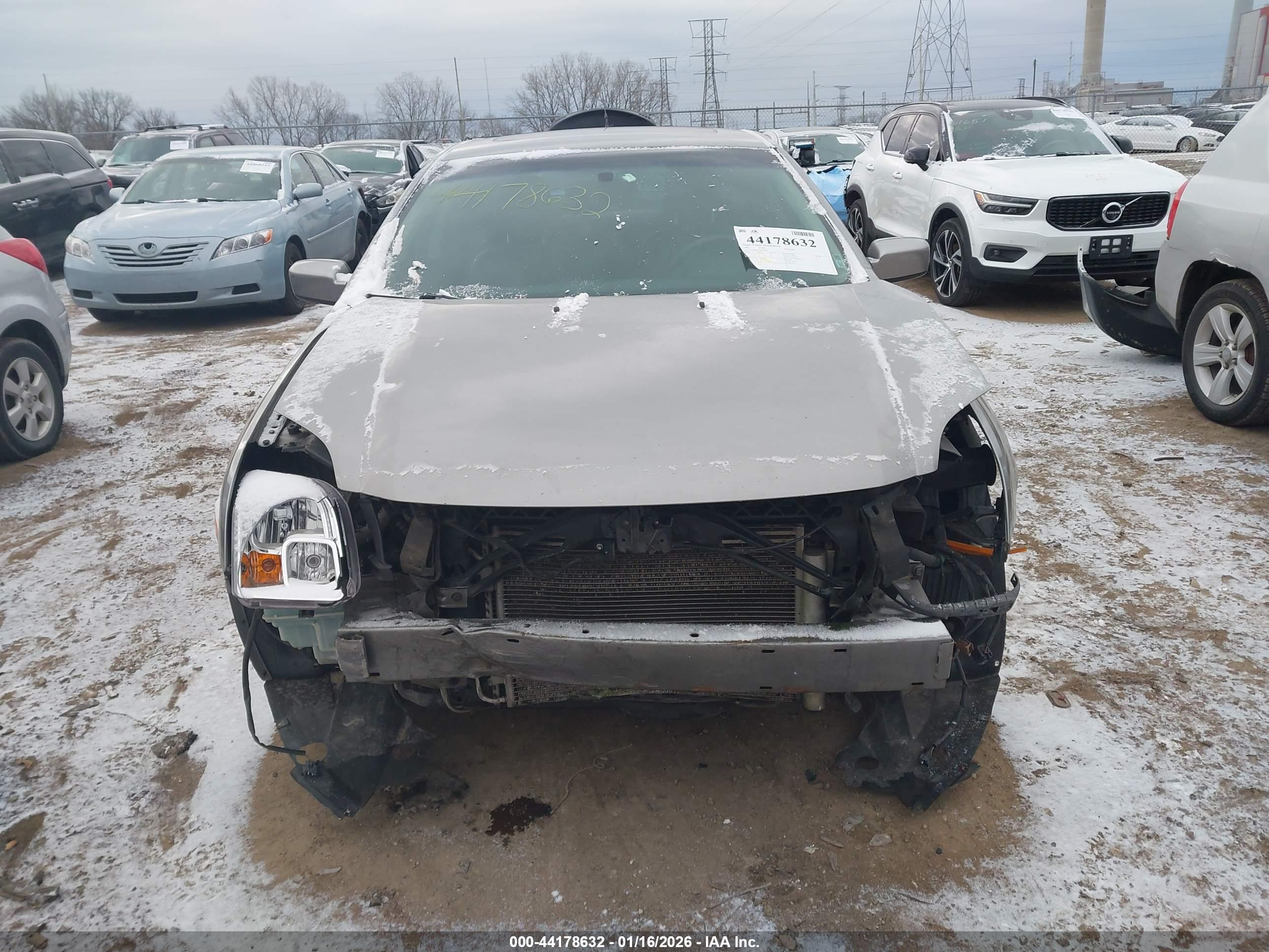 FORD FUSION image 6