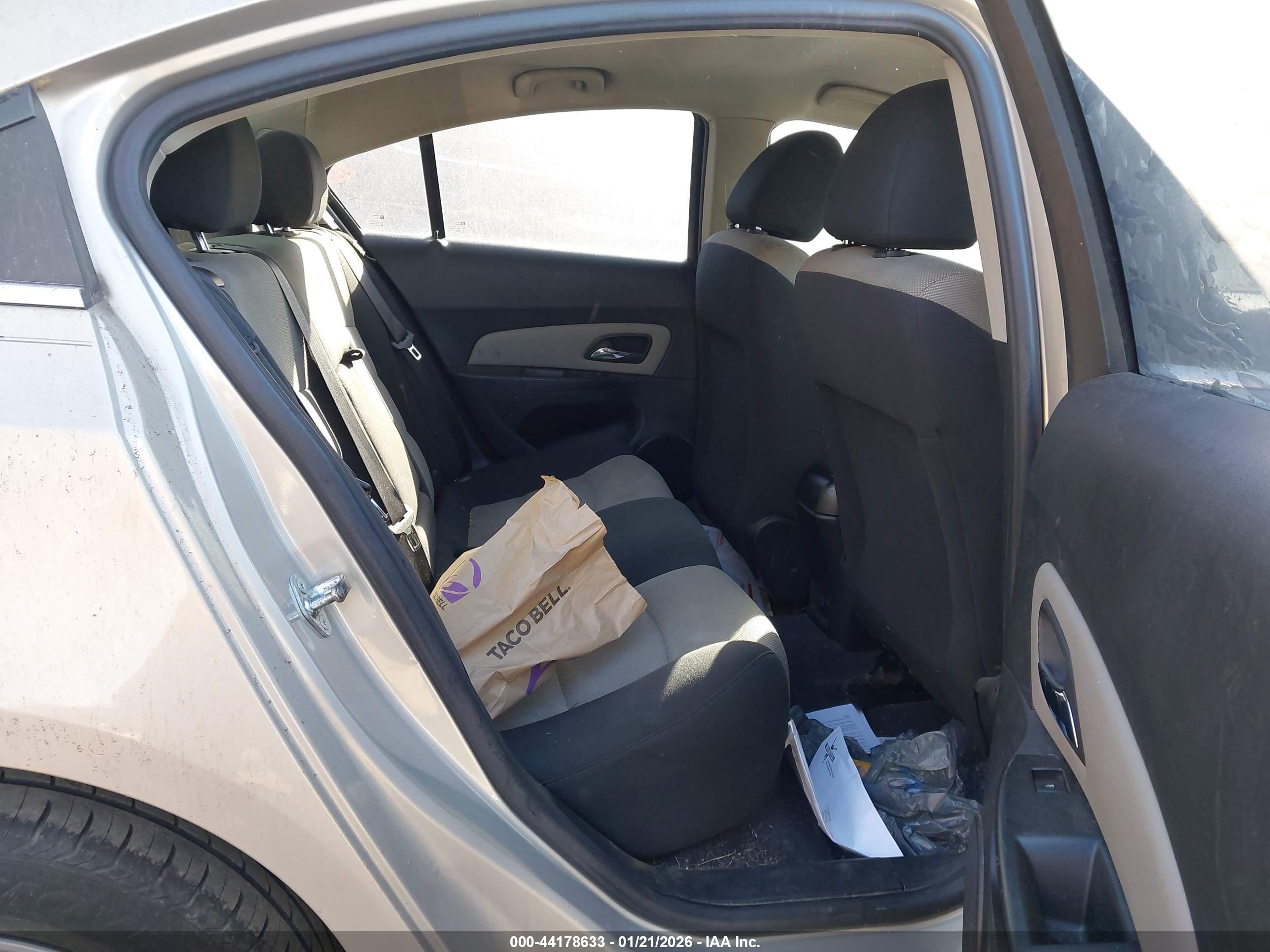 CHEVROLET CRUZE image 8