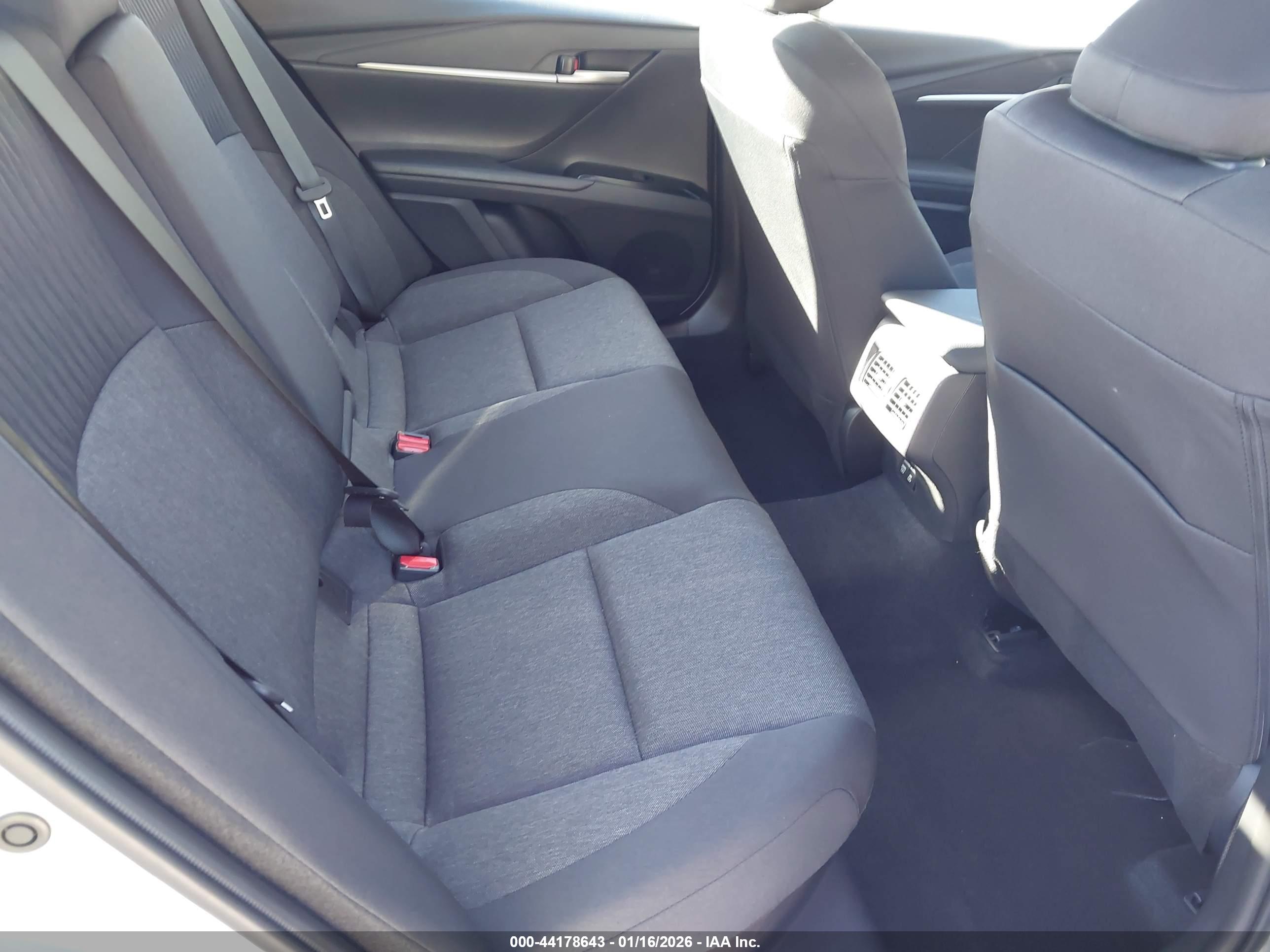 TOYOTA CAMRY image 8