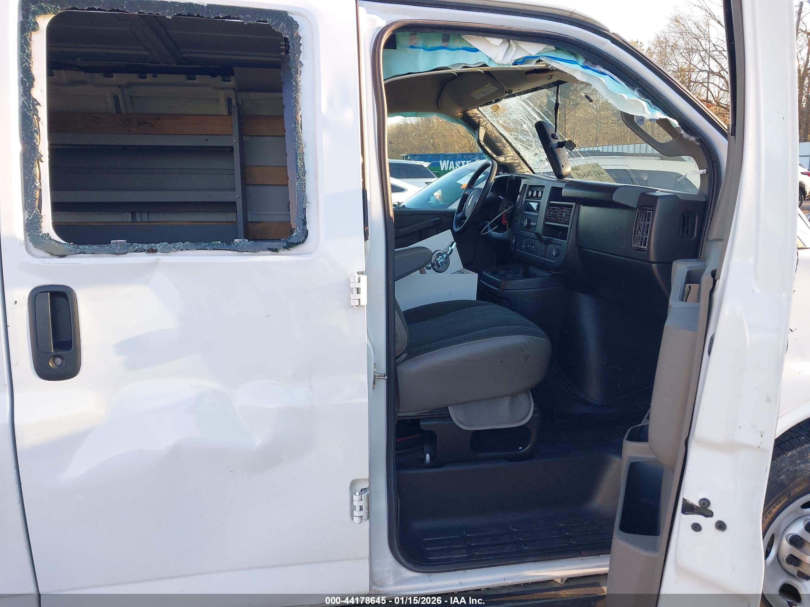 GMC SAVANA image 5