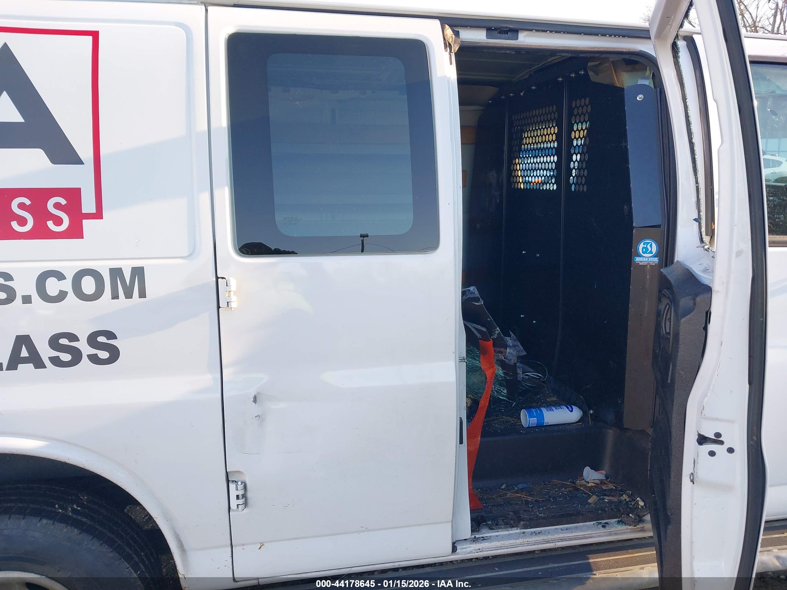 GMC SAVANA image 8
