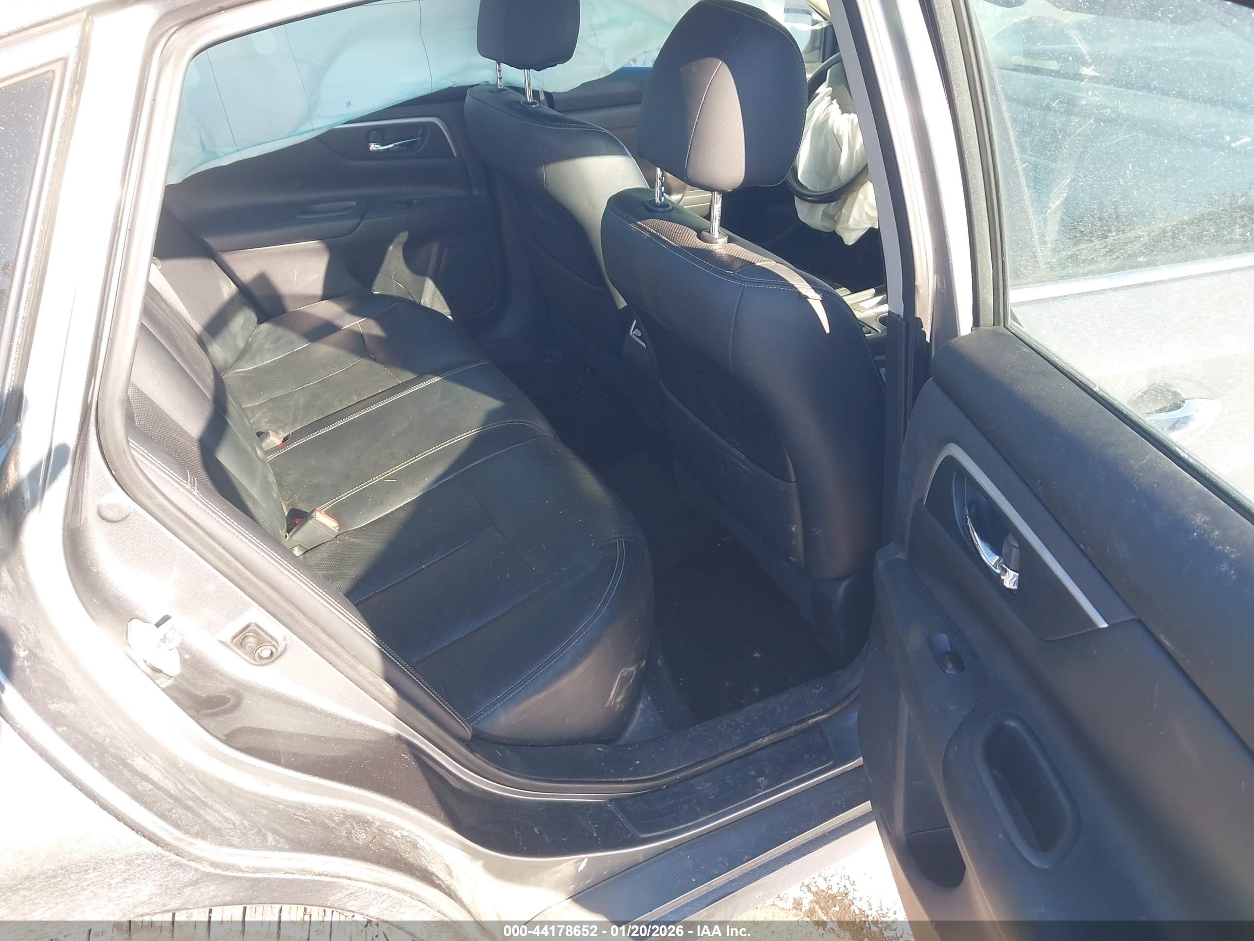 NISSAN ALTIMA image 8