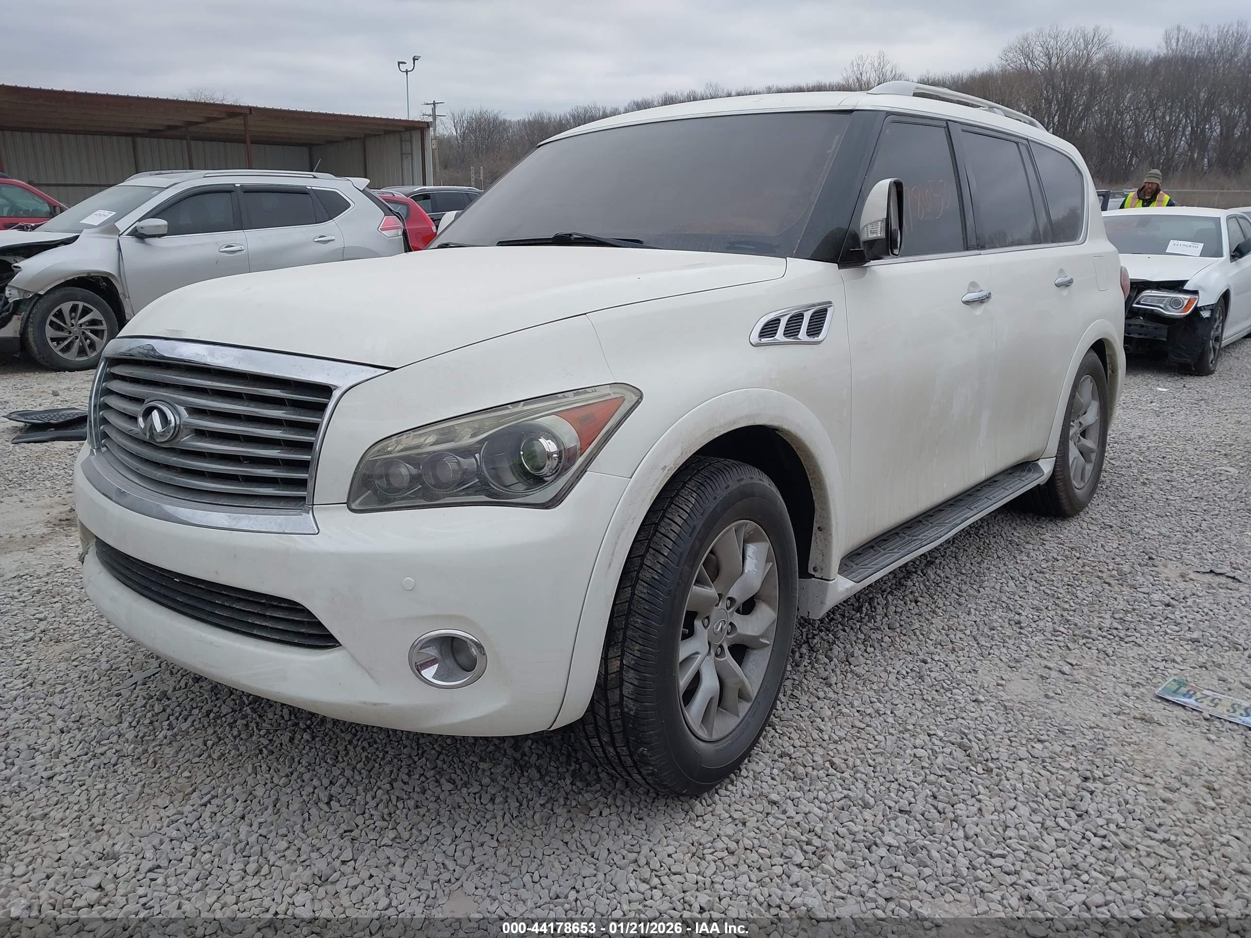 INFINITI QX56 image 2