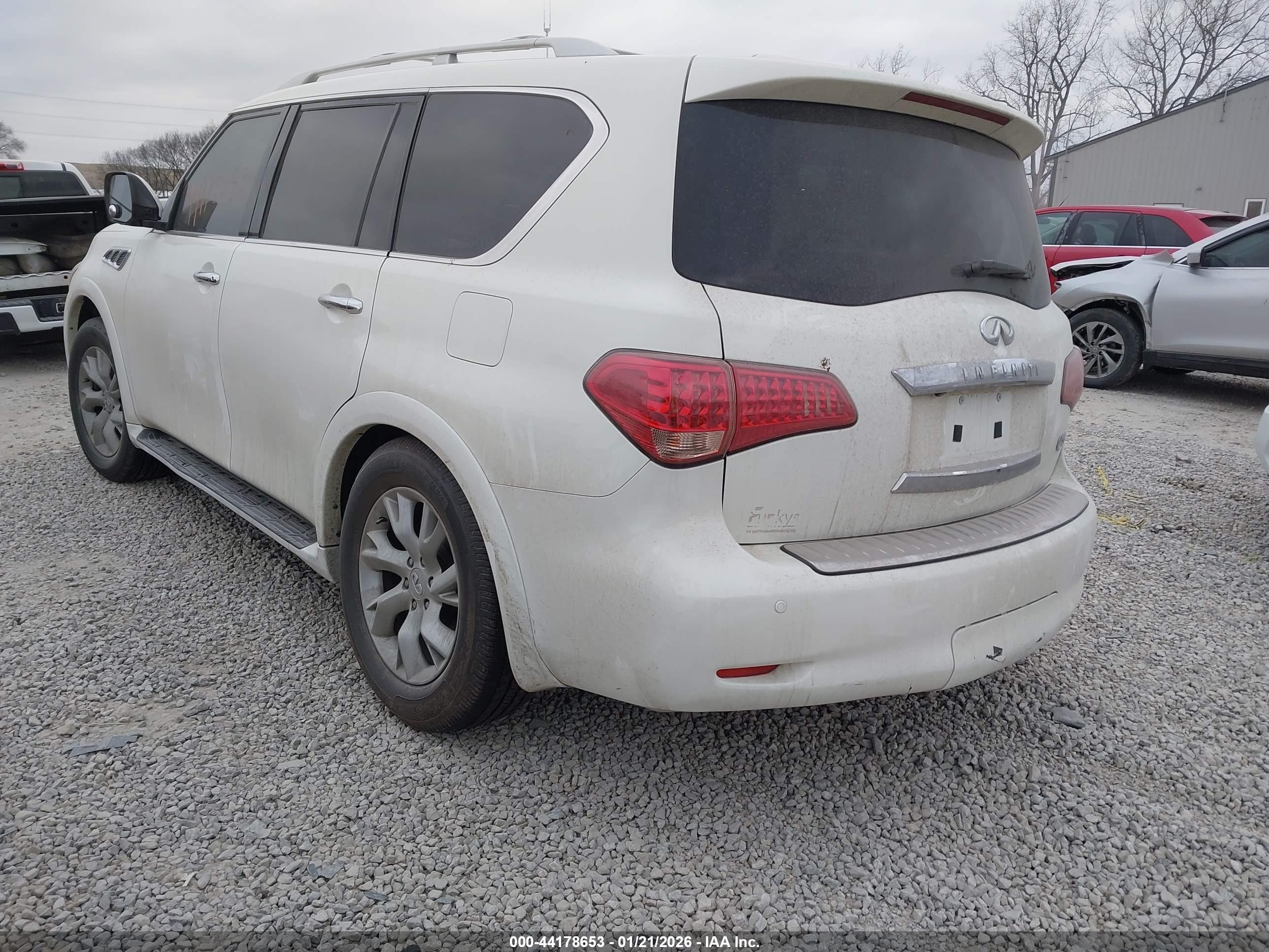 INFINITI QX56 image 3