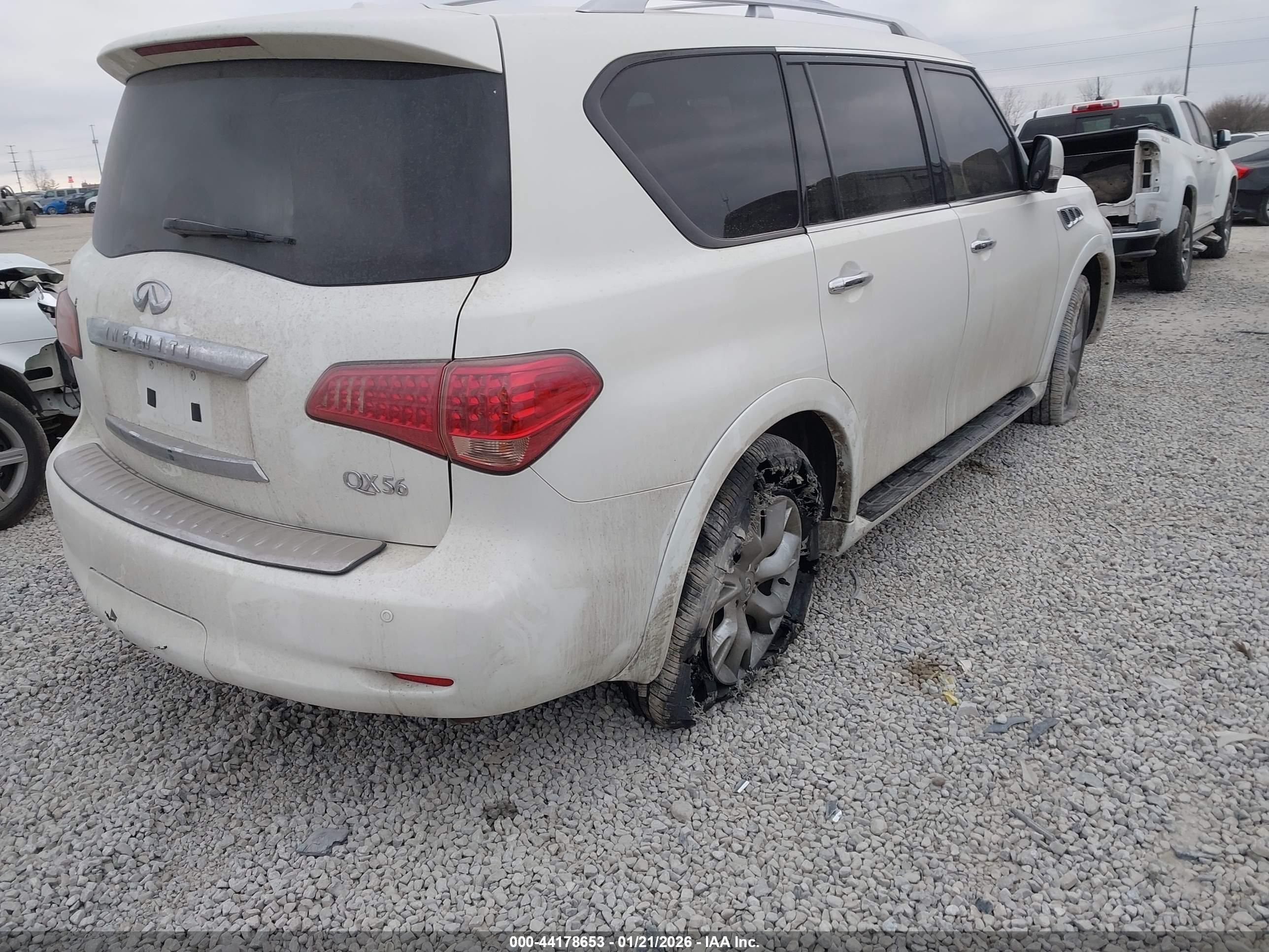INFINITI QX56 image 4