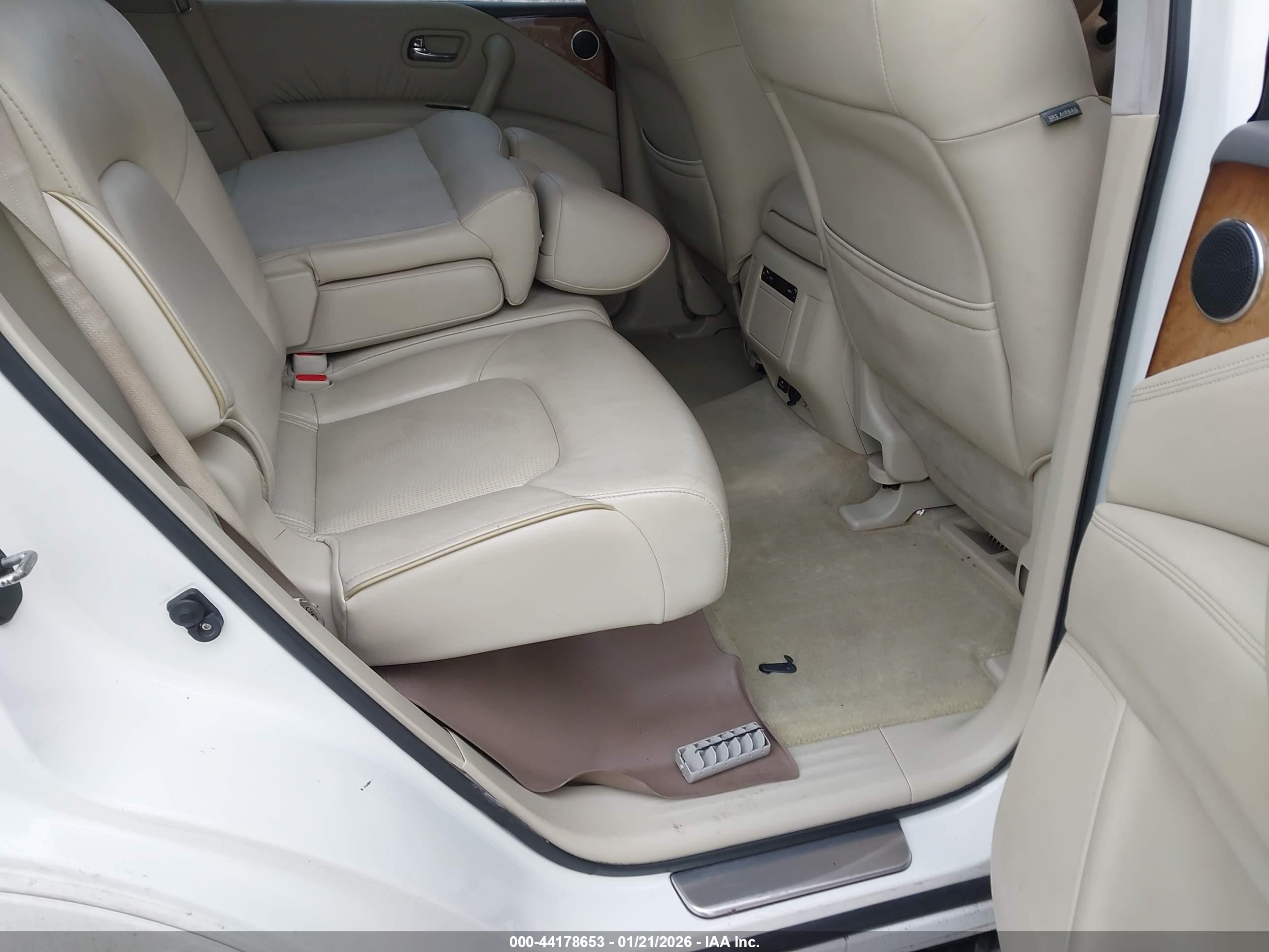 INFINITI QX56 image 8