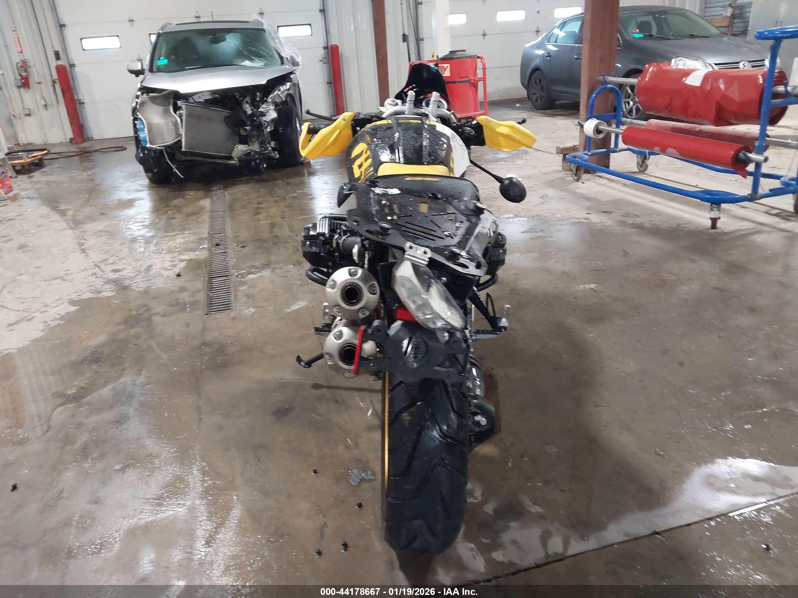BMW R image 6