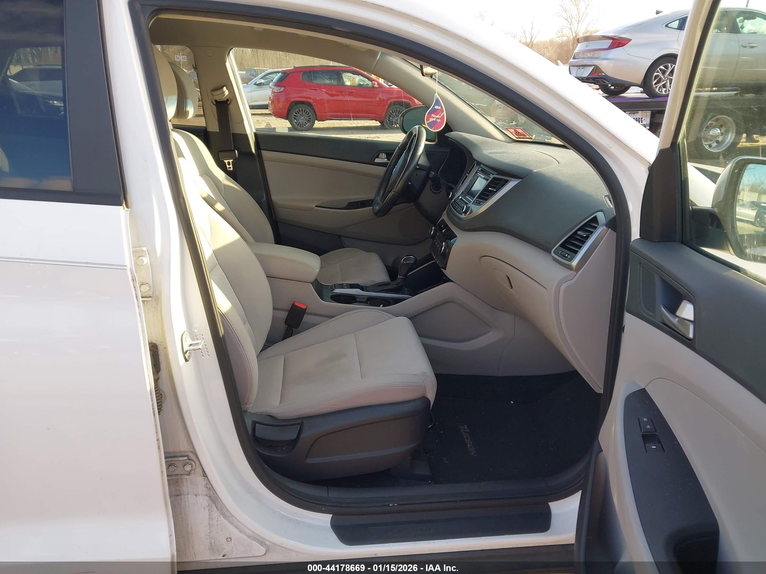 HYUNDAI TUCSON image 5