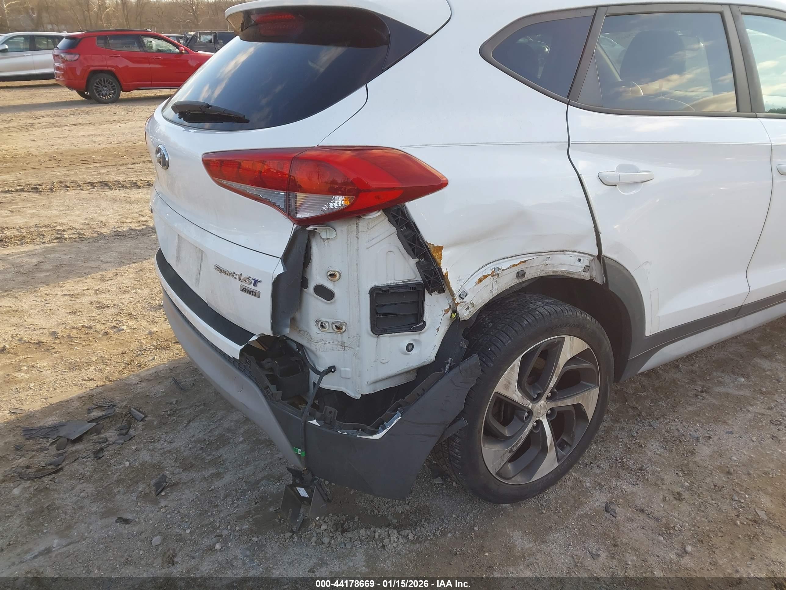 HYUNDAI TUCSON image 6