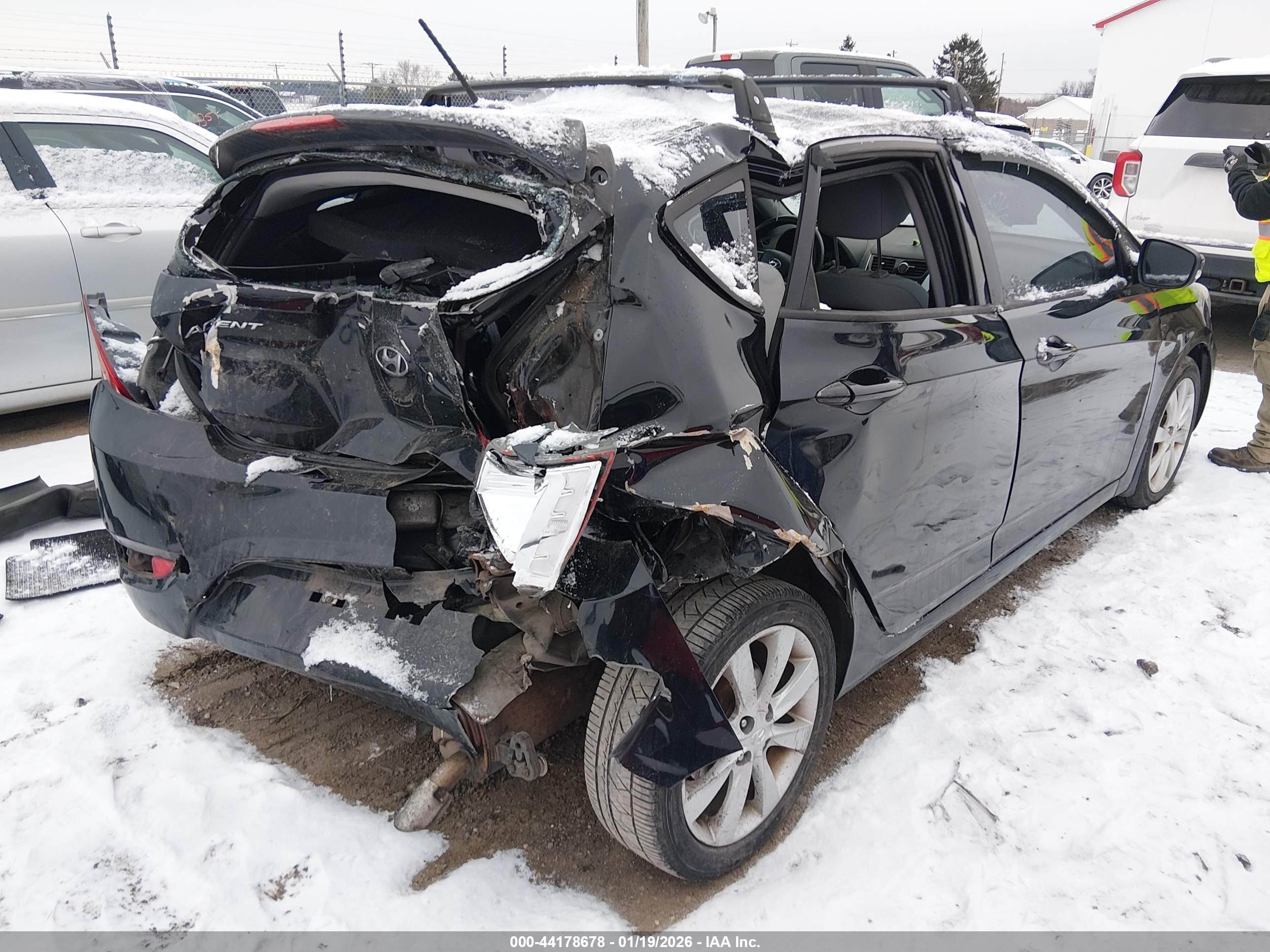 HYUNDAI ACCENT image 4
