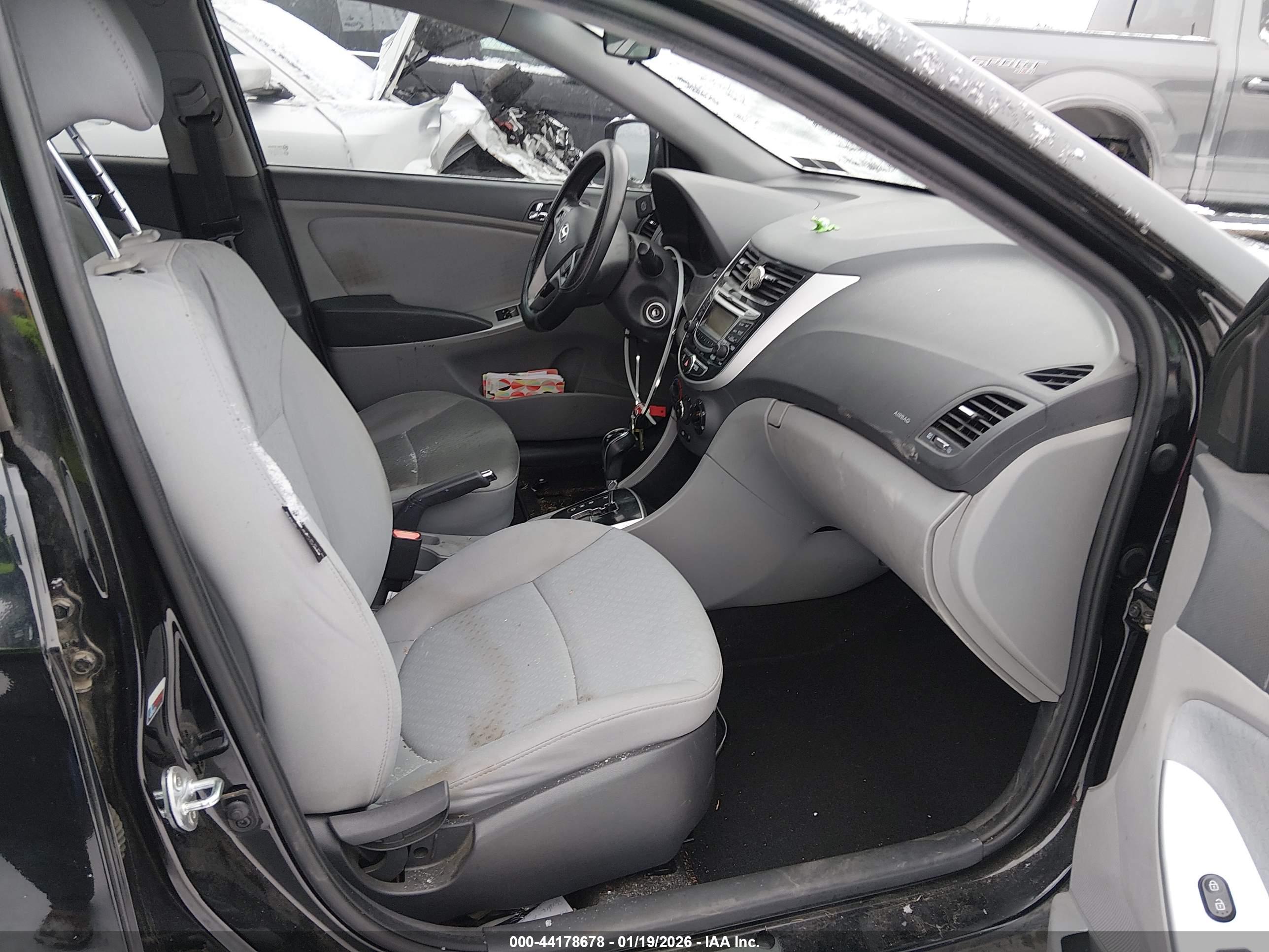 HYUNDAI ACCENT image 5