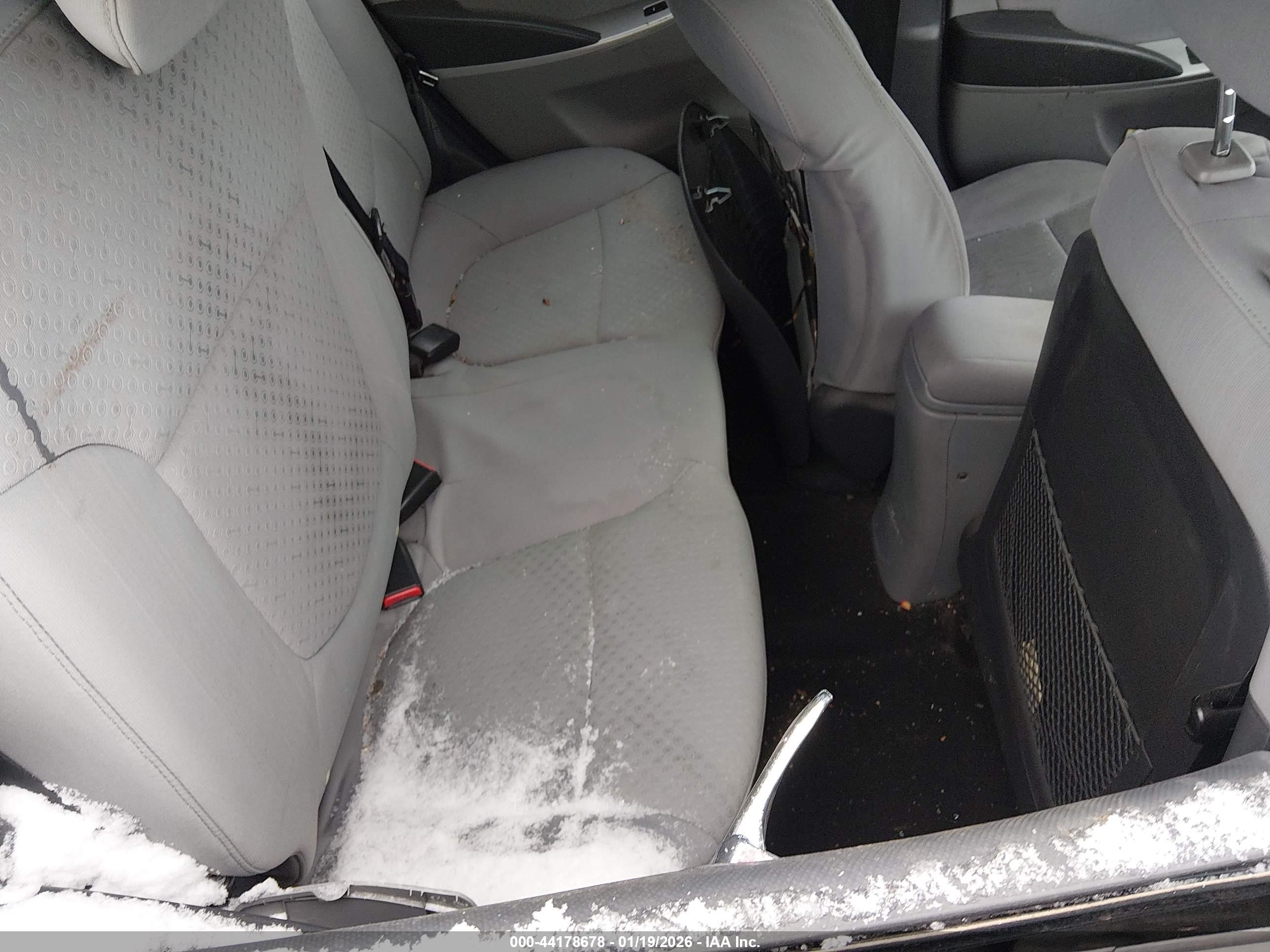 HYUNDAI ACCENT image 8