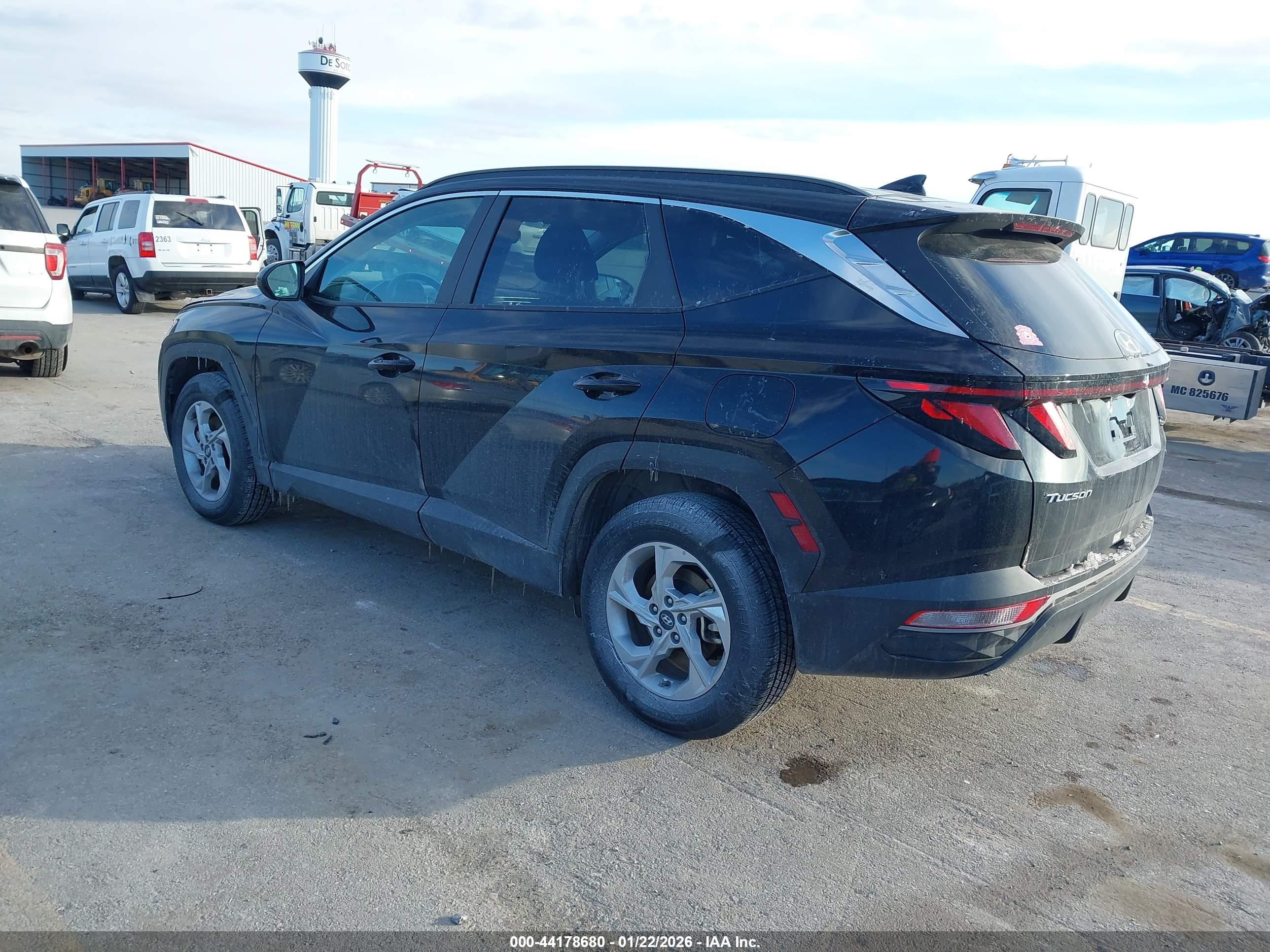 HYUNDAI TUCSON image 3