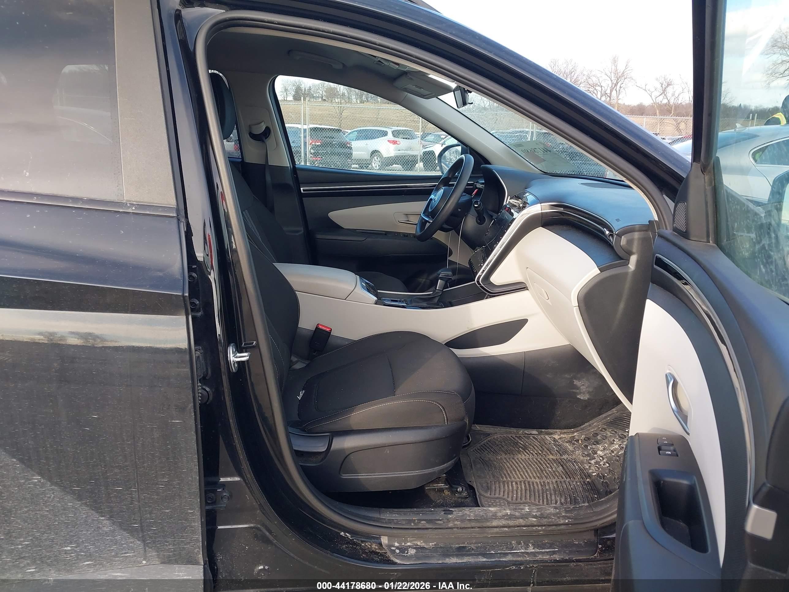 HYUNDAI TUCSON image 5