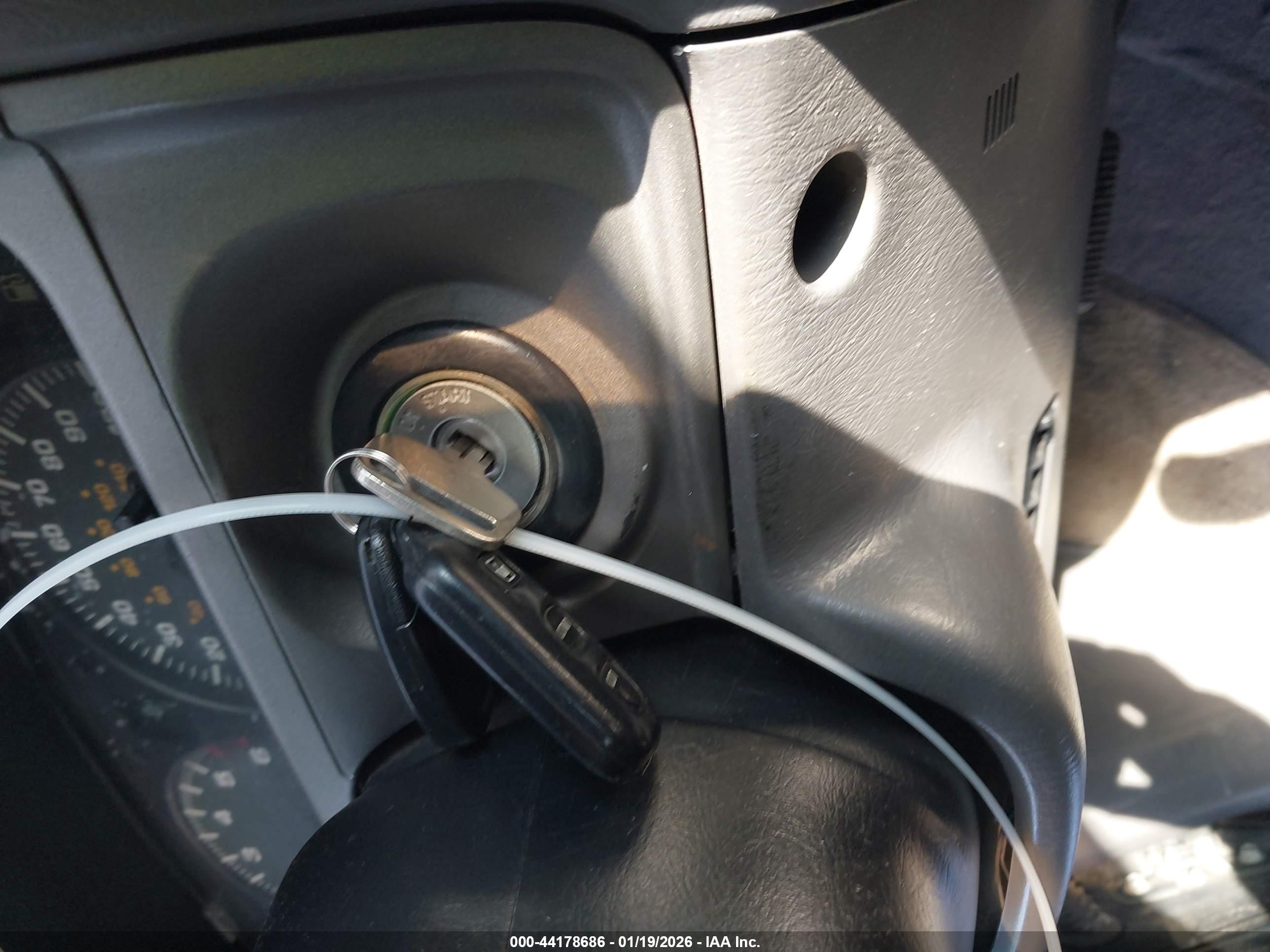 TOYOTA 4RUNNER image 11