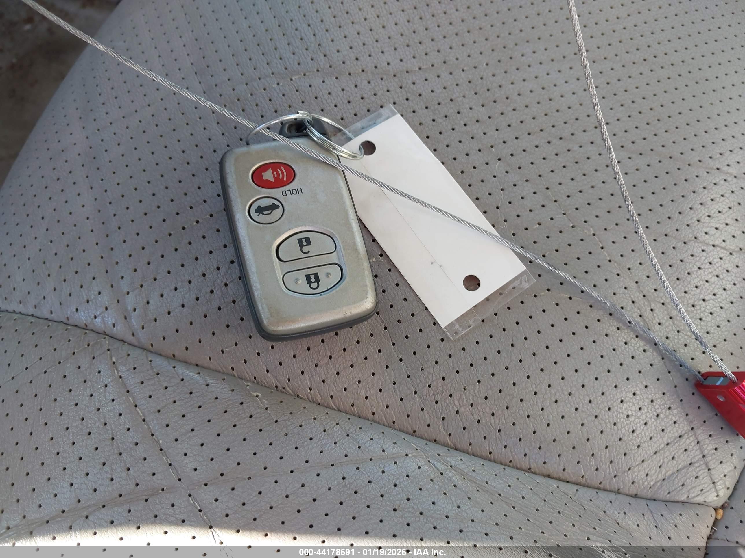 TOYOTA AVALON image 11