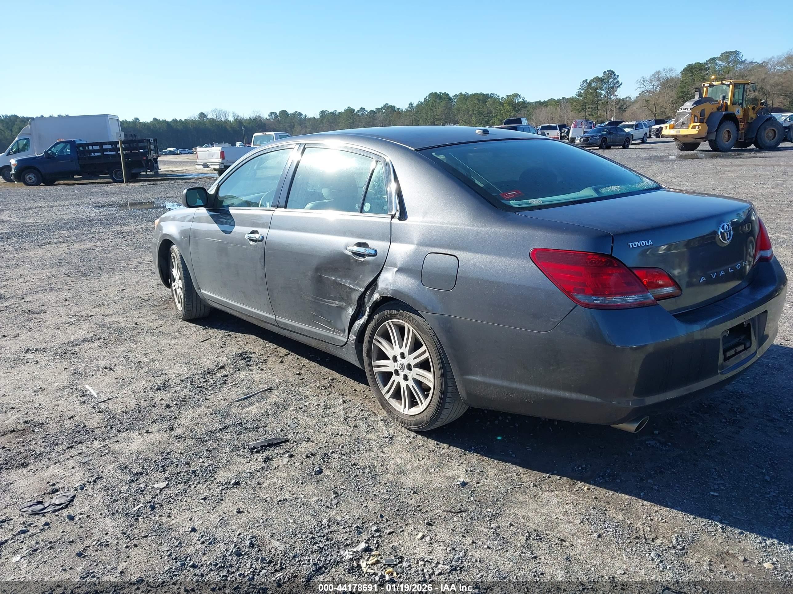 TOYOTA AVALON image 3