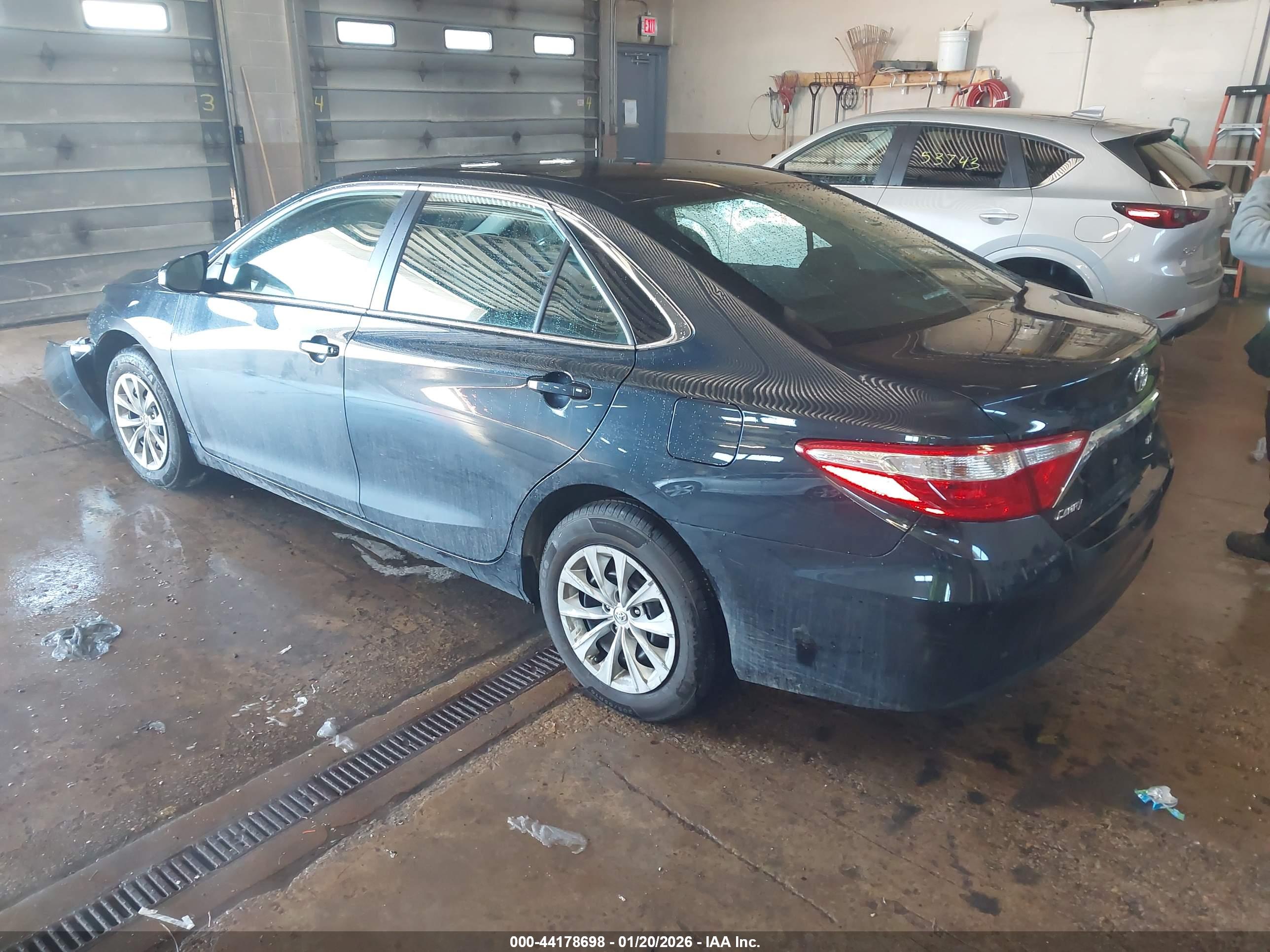 TOYOTA CAMRY image 3