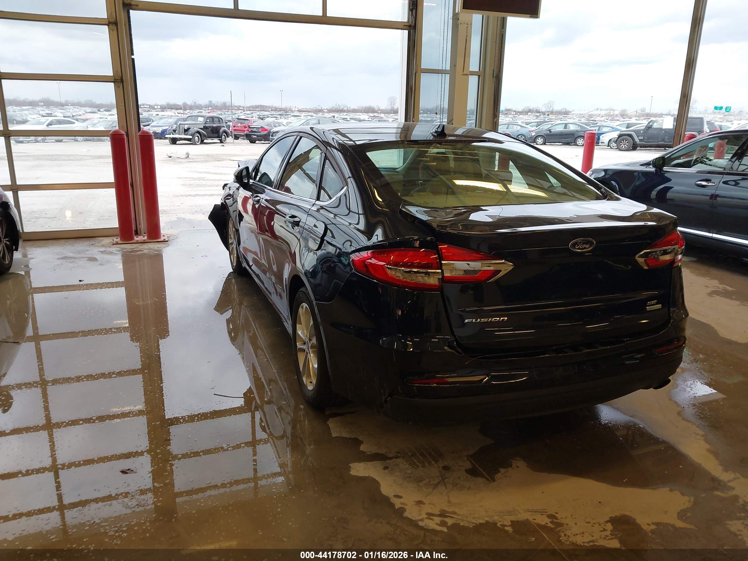 FORD FUSION image 3