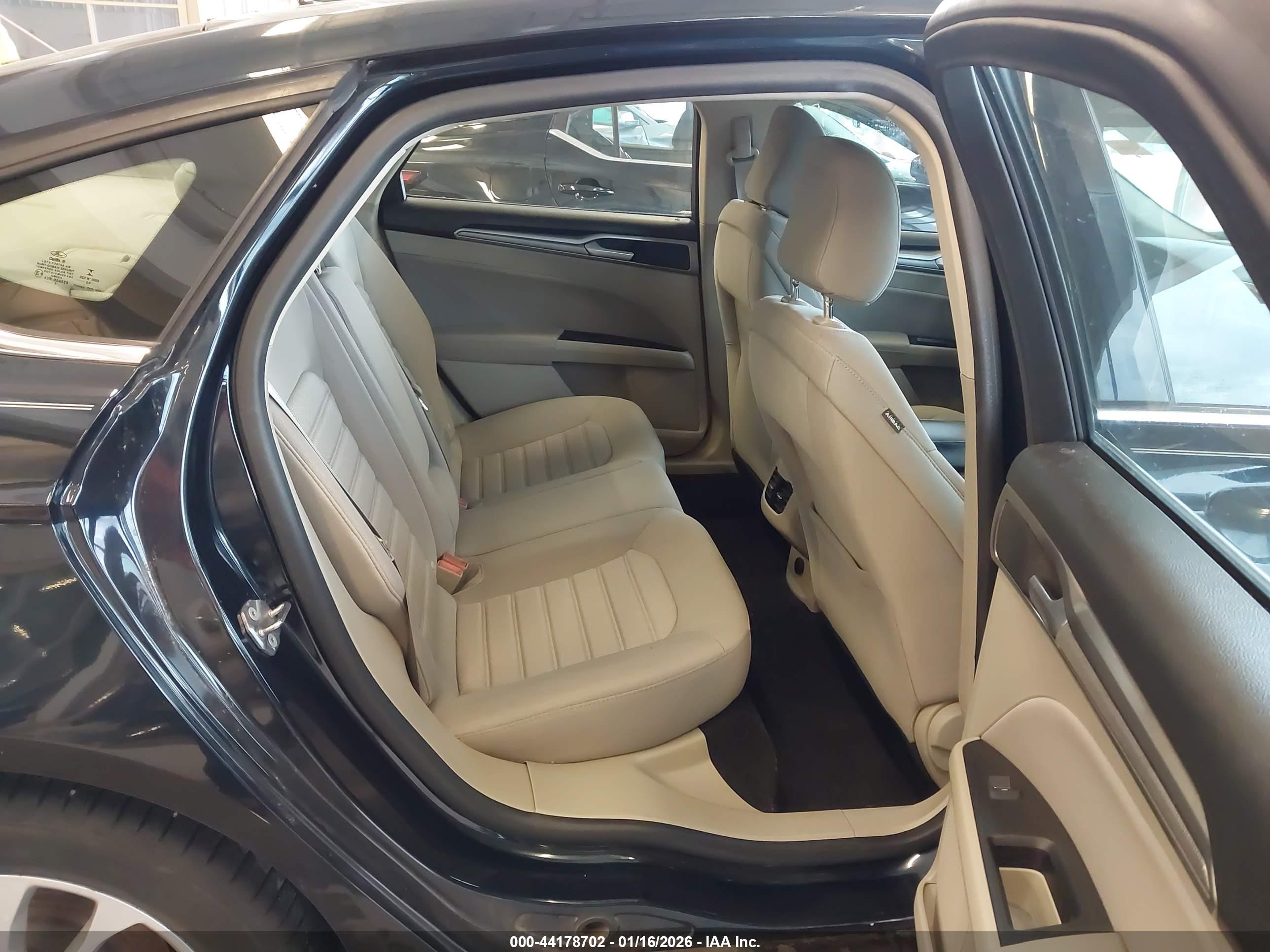 FORD FUSION image 8
