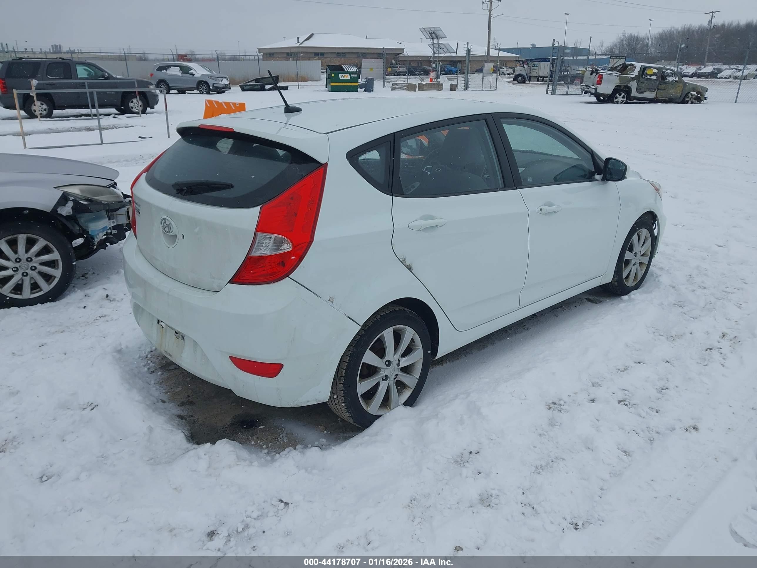 HYUNDAI ACCENT image 4