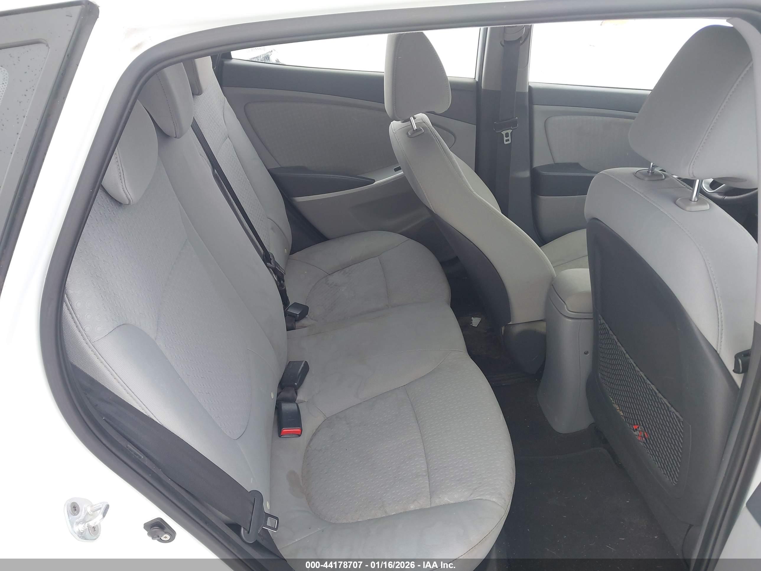 HYUNDAI ACCENT image 8