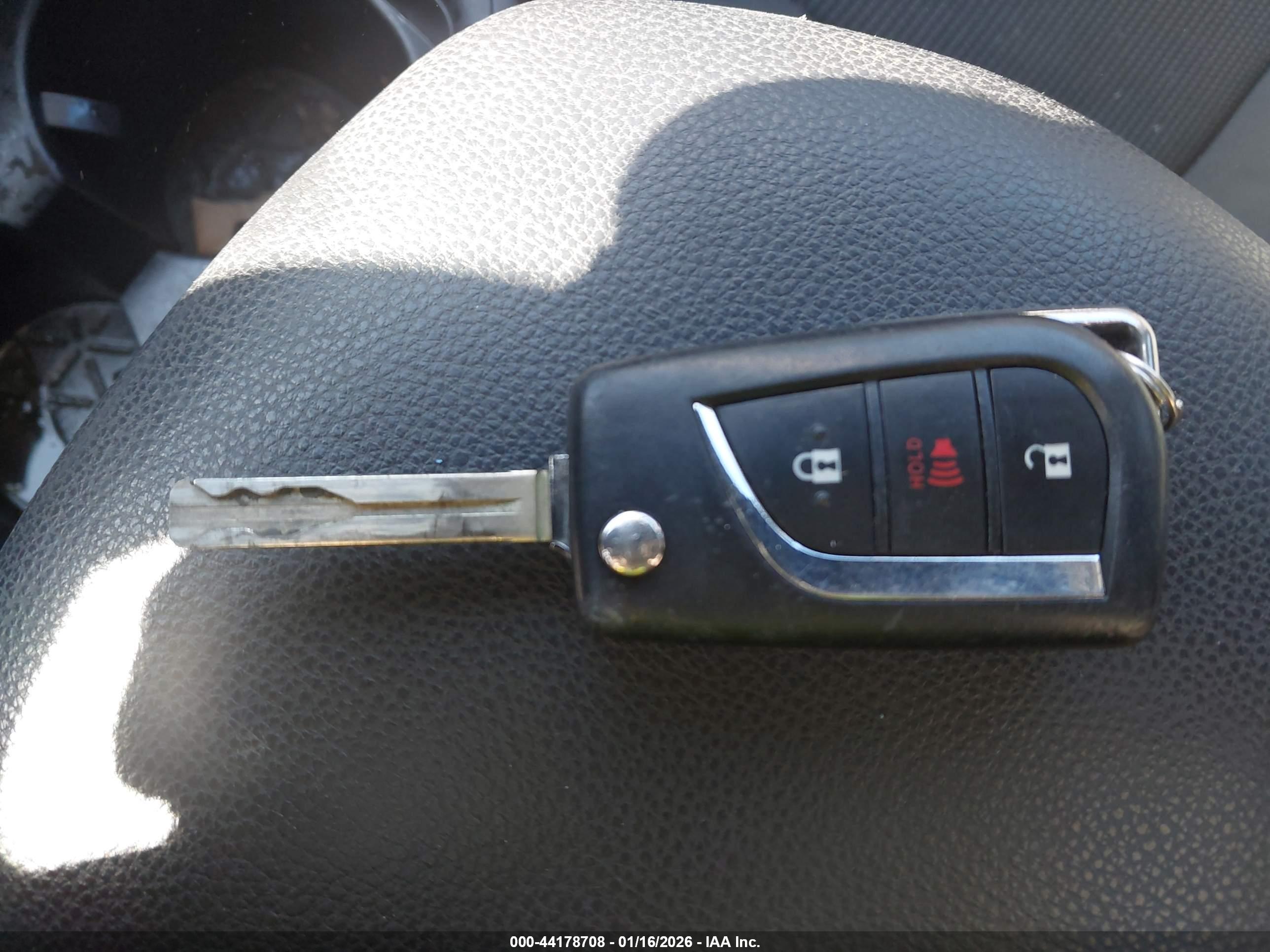 TOYOTA RAV4 image 11
